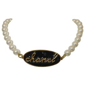 Chanel Logo Choker Halskette Weiß Metall Weiß