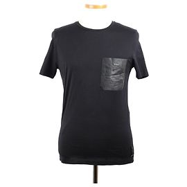 Fendi Kurzarm-T-Shirt aus Leder mit Tasche Schwarz