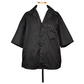 Prada Camisa de manga curta em nylon com logótipo Triangle Preto