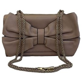 Bolsa Valentino Garavani em couro bege com laço Bege