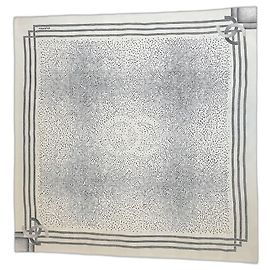 Pañuelo Chanel de lunares écru Beige