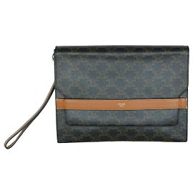 Céline Clutch com aba em tela Triomphe Marrom
