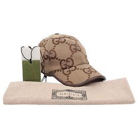 Gucci Boné Jumbo GG Canvas Marrom