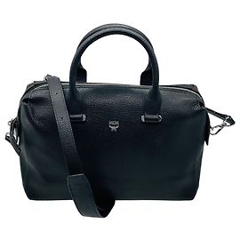 Bolsa de Ombro MCM em Couro Grão Preto com Alças Duplas e Ferragens Prateadas Preto