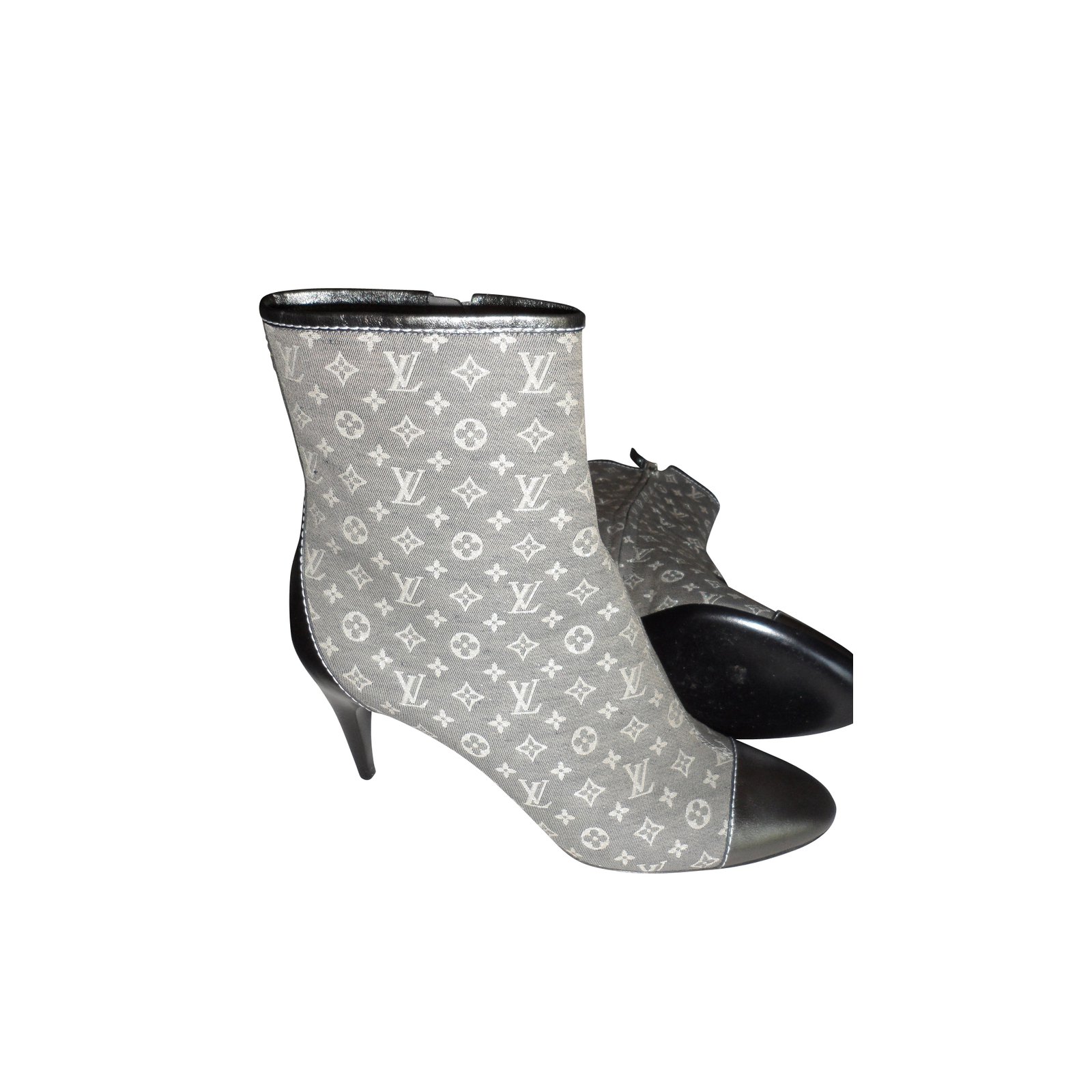 Louis Vuitton Ankle Boots Grey Cloth ref.10087 - Joli Closet
