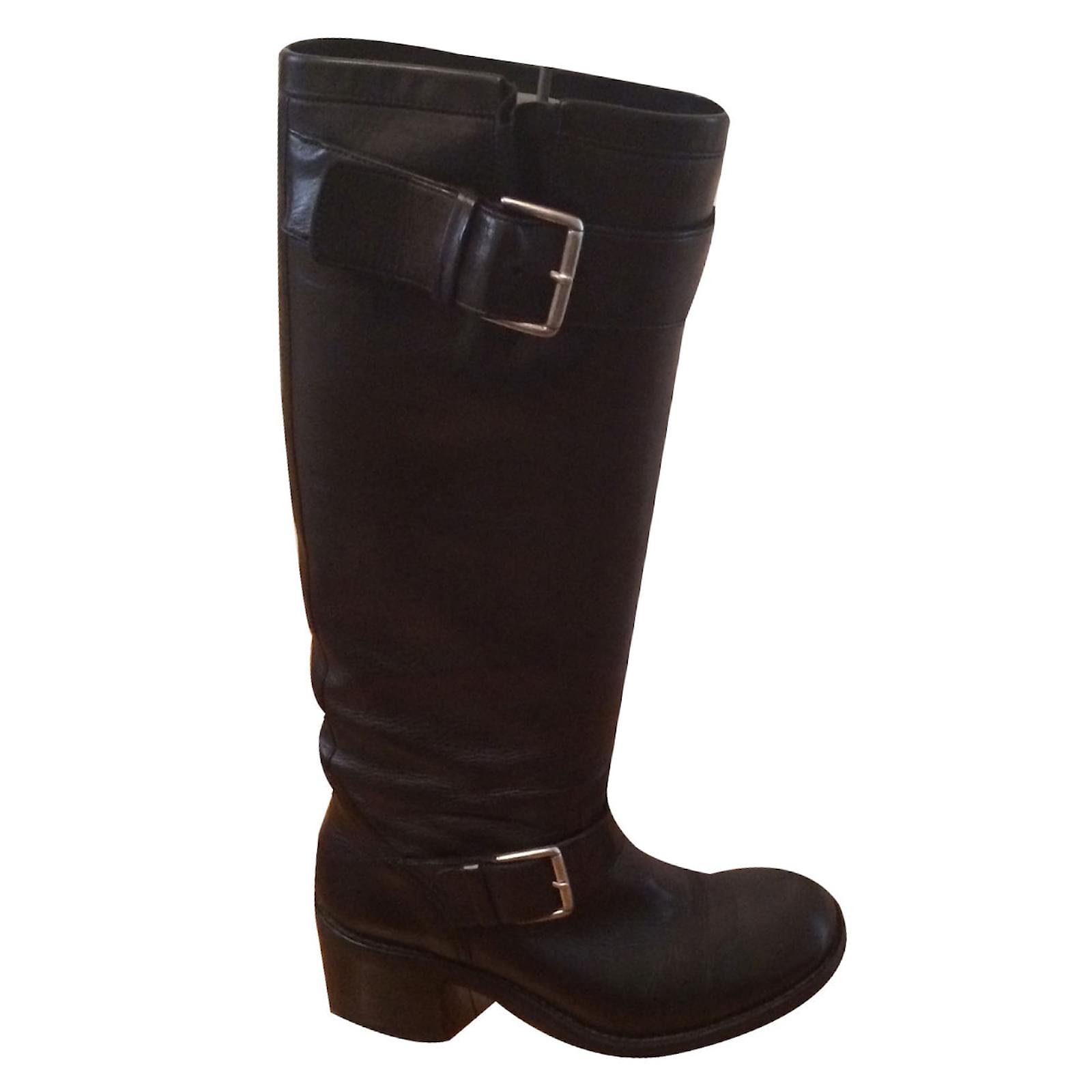 bottines rouges en cuir
