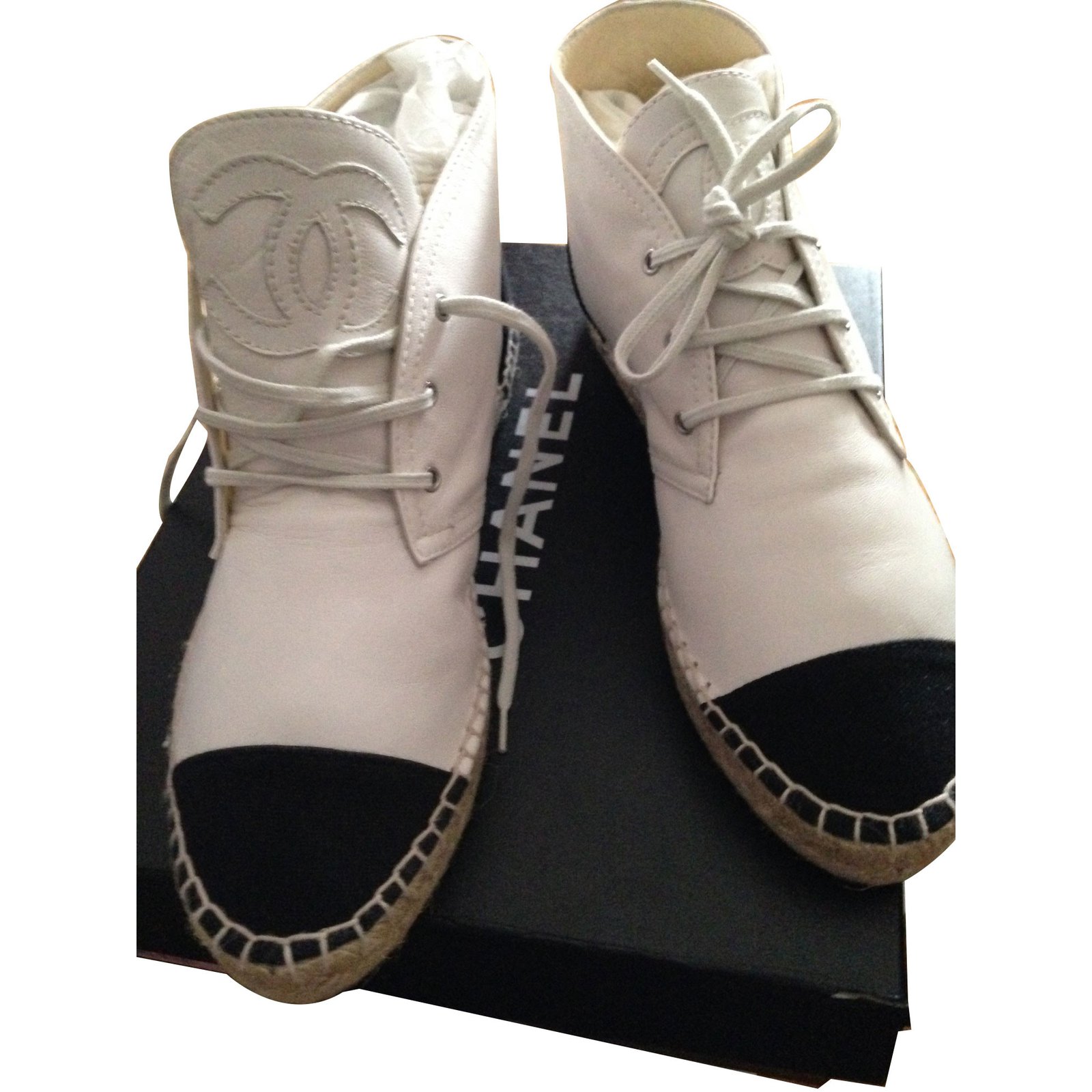 Chanel Espadrilles White Leather ref.16342 - Joli Closet