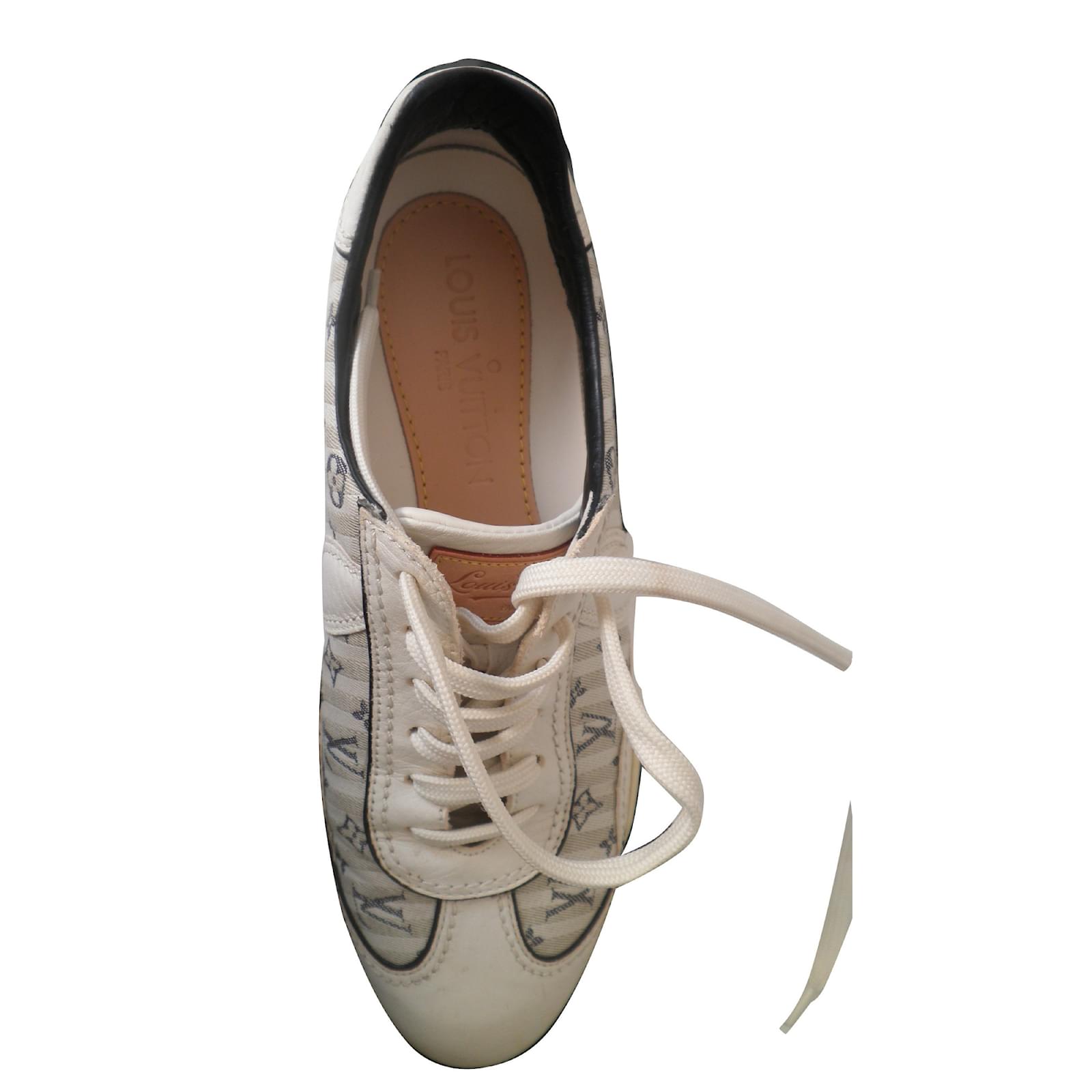 Louis Vuitton Sneakers Beige Leather ref.24080 - Joli Closet