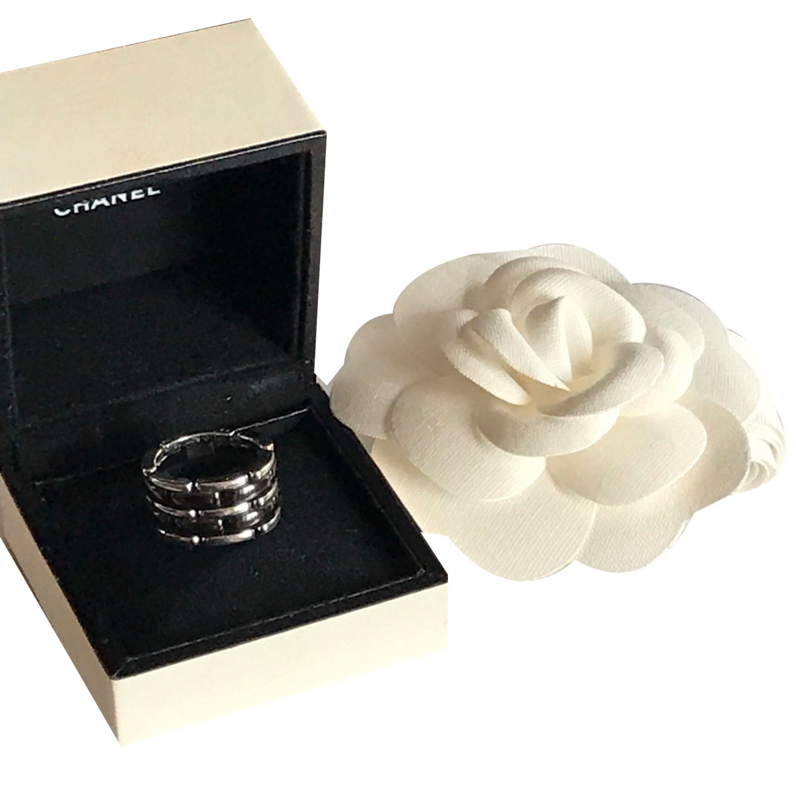 Chanel Ring Black White gold ref.37669 - Joli Closet