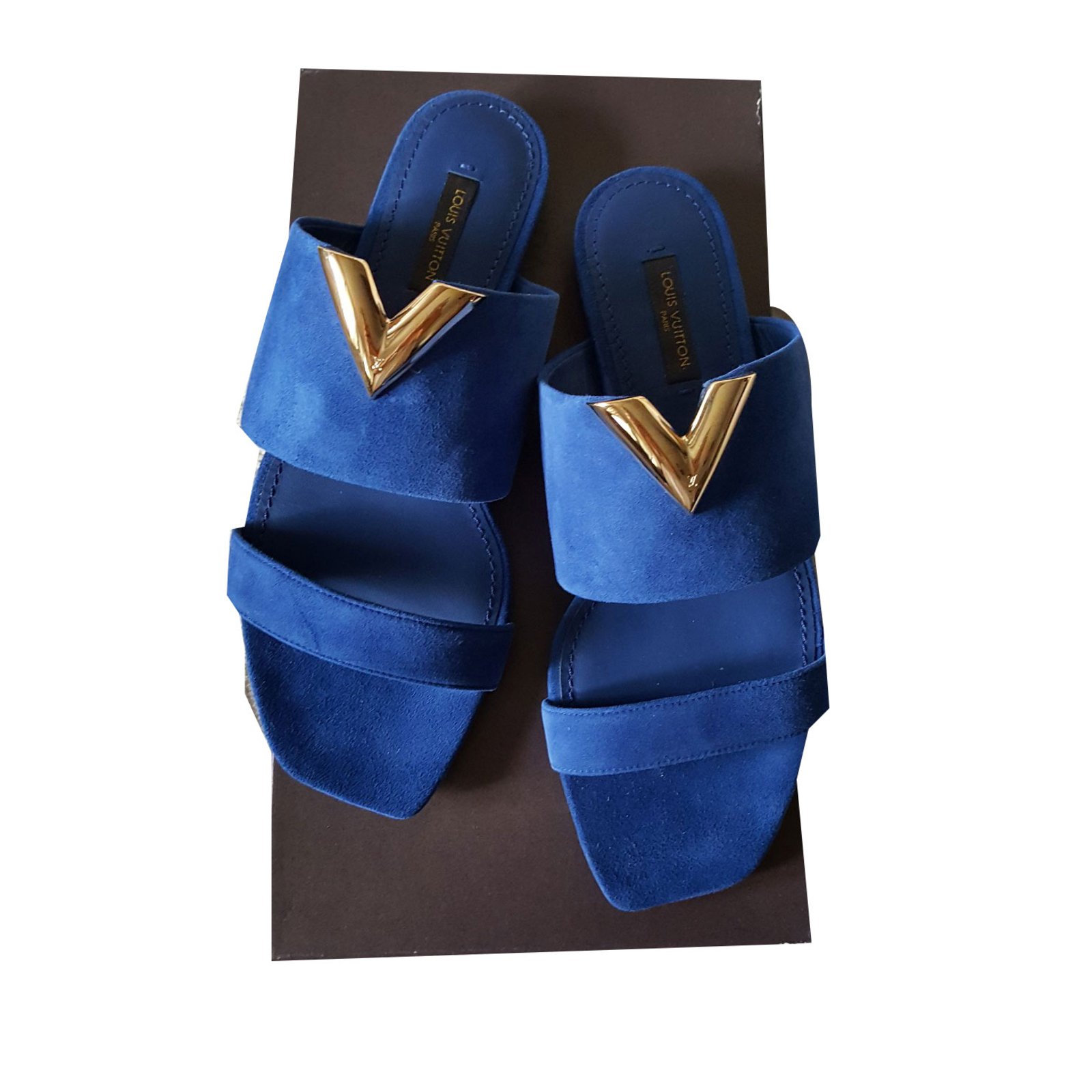 Louis Vuitton Sandals Navy blue Deerskin ref.42616 - Joli Closet