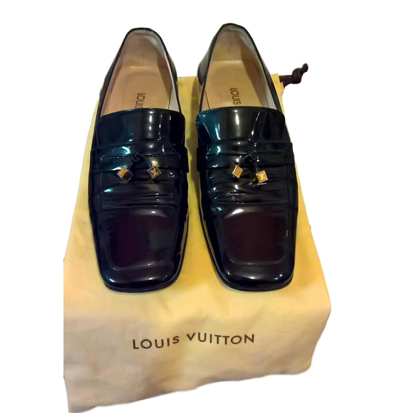 Second hand Louis Vuitton Flats - Joli Closet