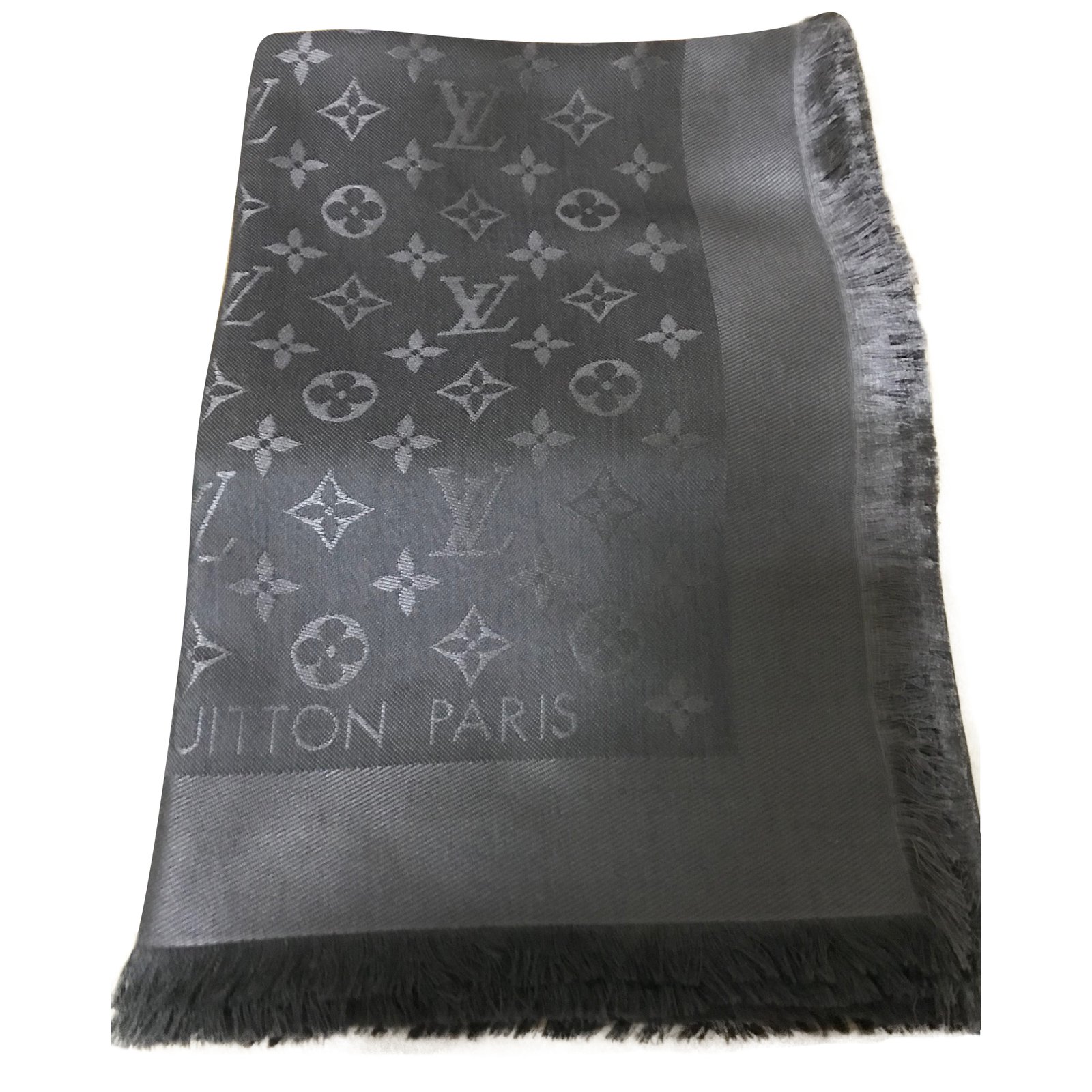 Louis Vuitton Shawl Scarves Silk Dark grey ref.59677 - Joli Closet