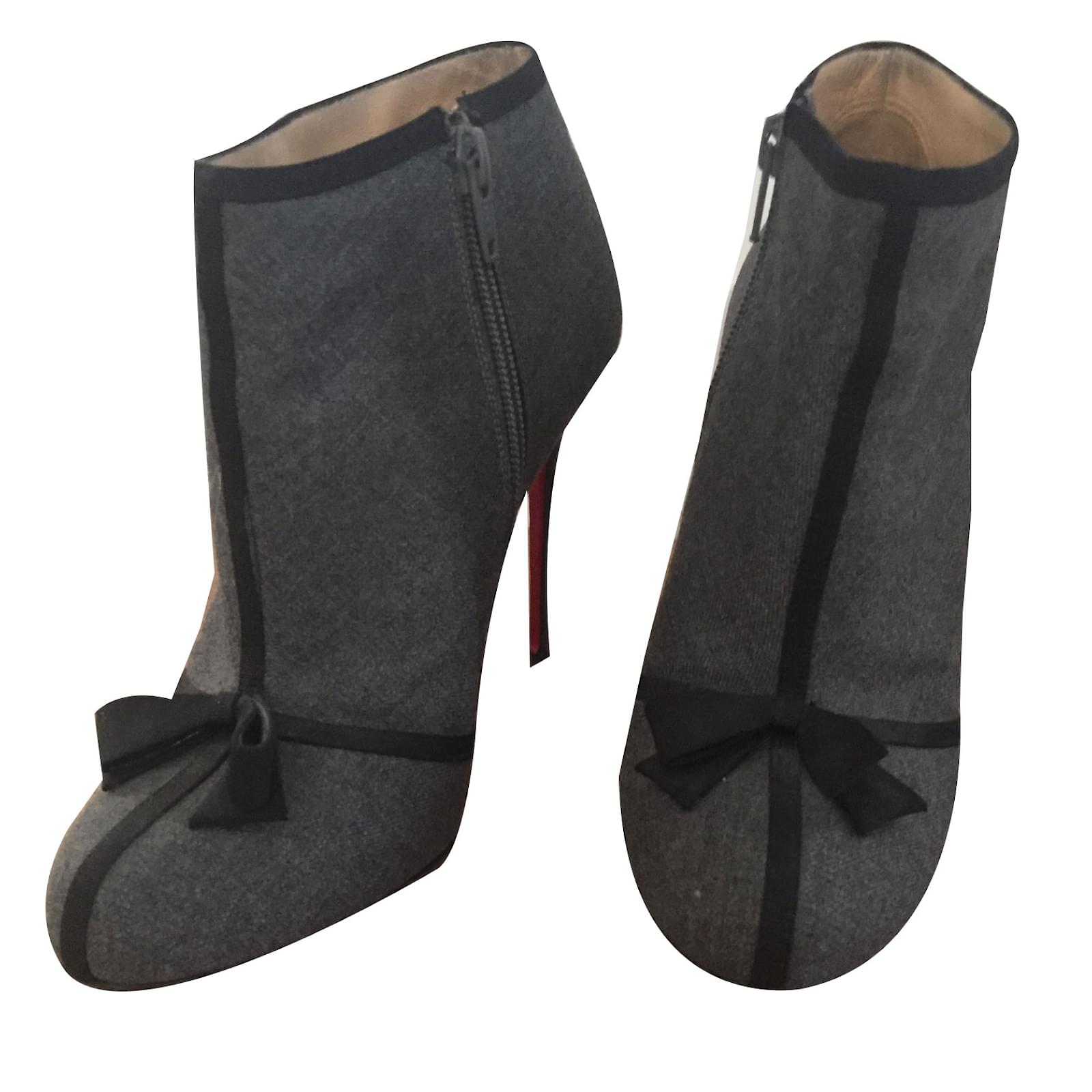 Christian Louboutin Bottines Gris ref.49920 - Joli Closet Christian Louboutin Bottines Gris ref.49920 - Joli Closet