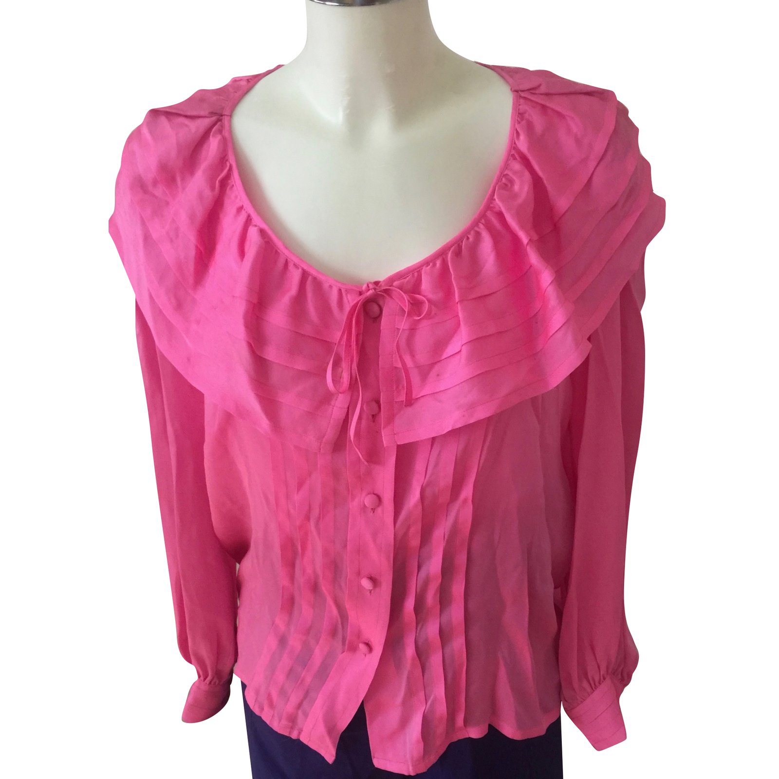 CHANEL Boutique 80s Pink Silk Blouse With CC Buttons And Bow FR42