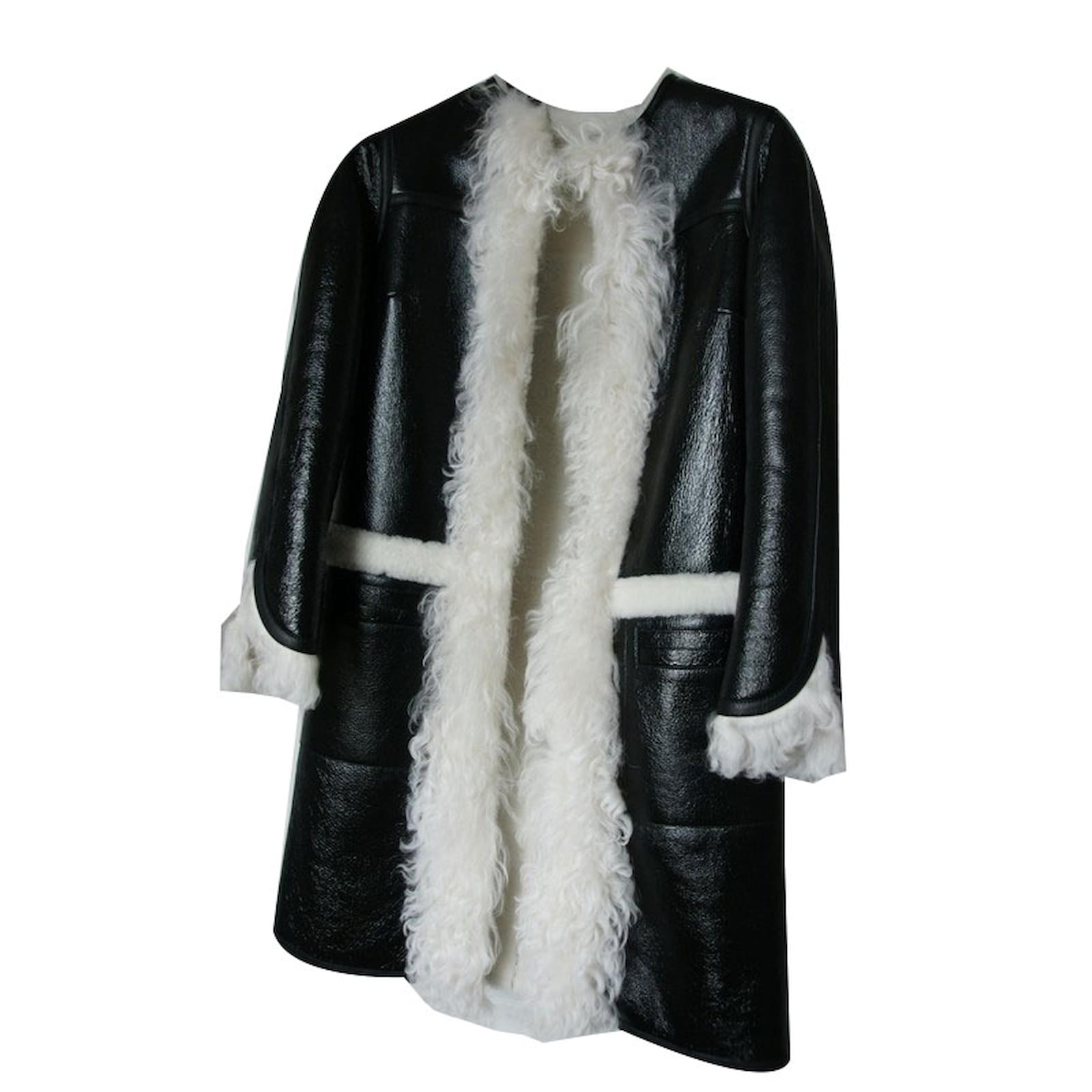 Louis Vuitton Sheepskin coat Black Leather ref.52125 - Joli Closet