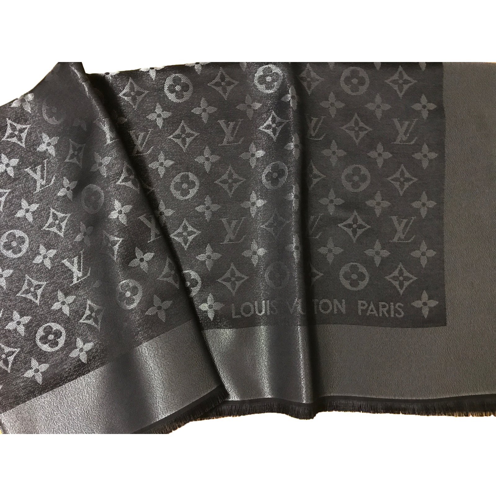 Louis Vuitton MONOGRAM SHINE LV Scarves Silk Black ref.52702 - Joli Closet