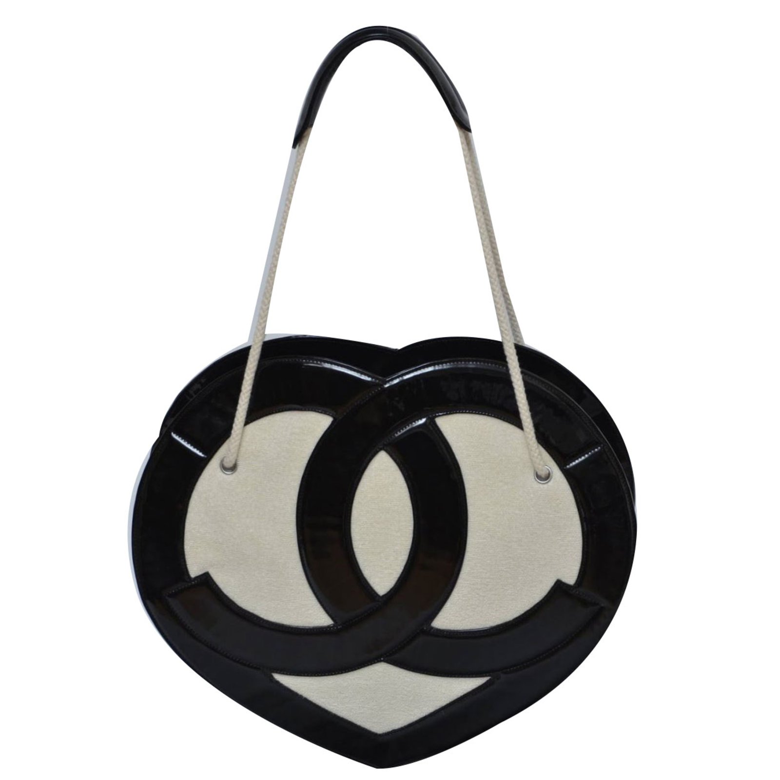 Chanel Heart CC logo bag Black Beige Patent leather Cotton ref.53658 - Joli  Closet