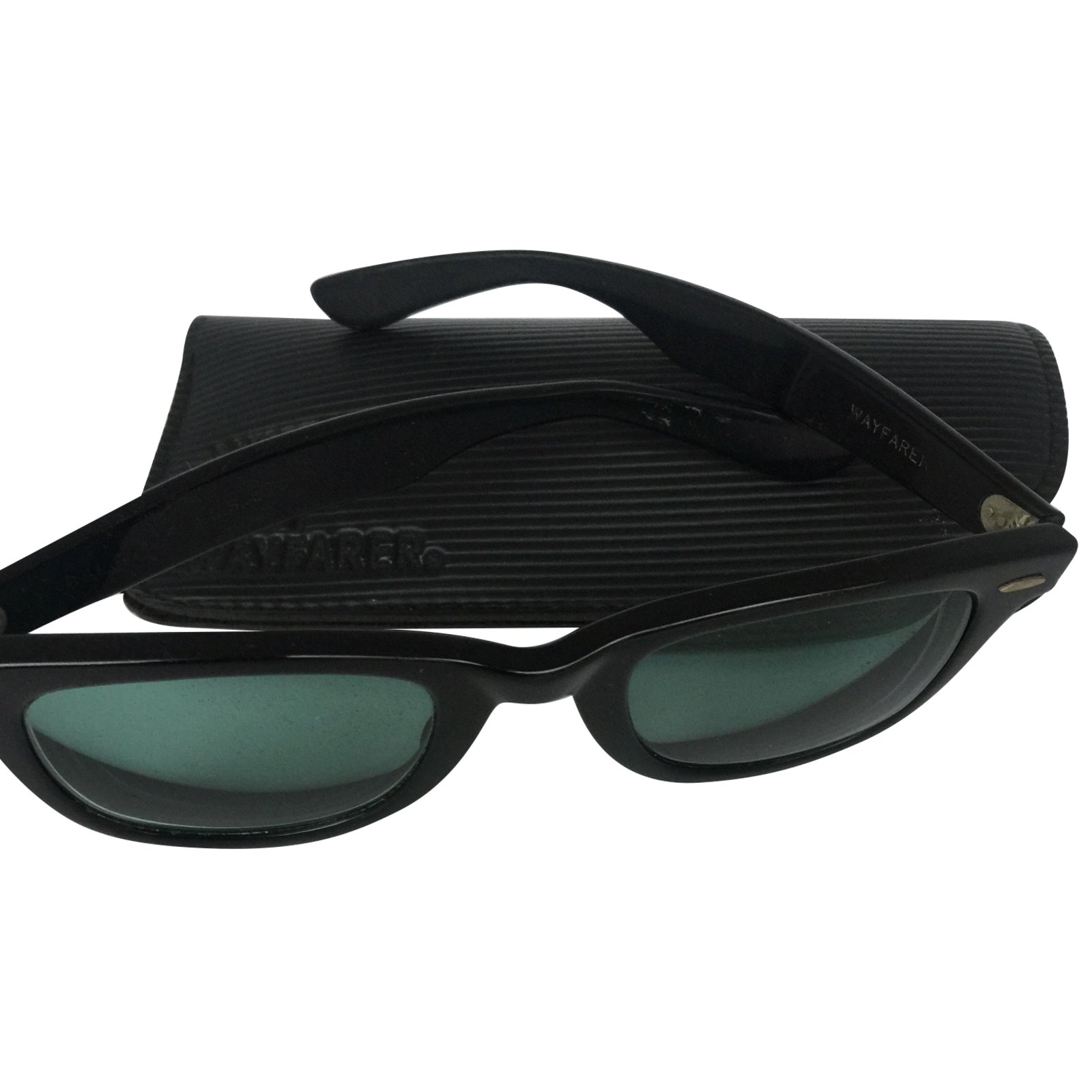 plastic wayfarer sunglasses