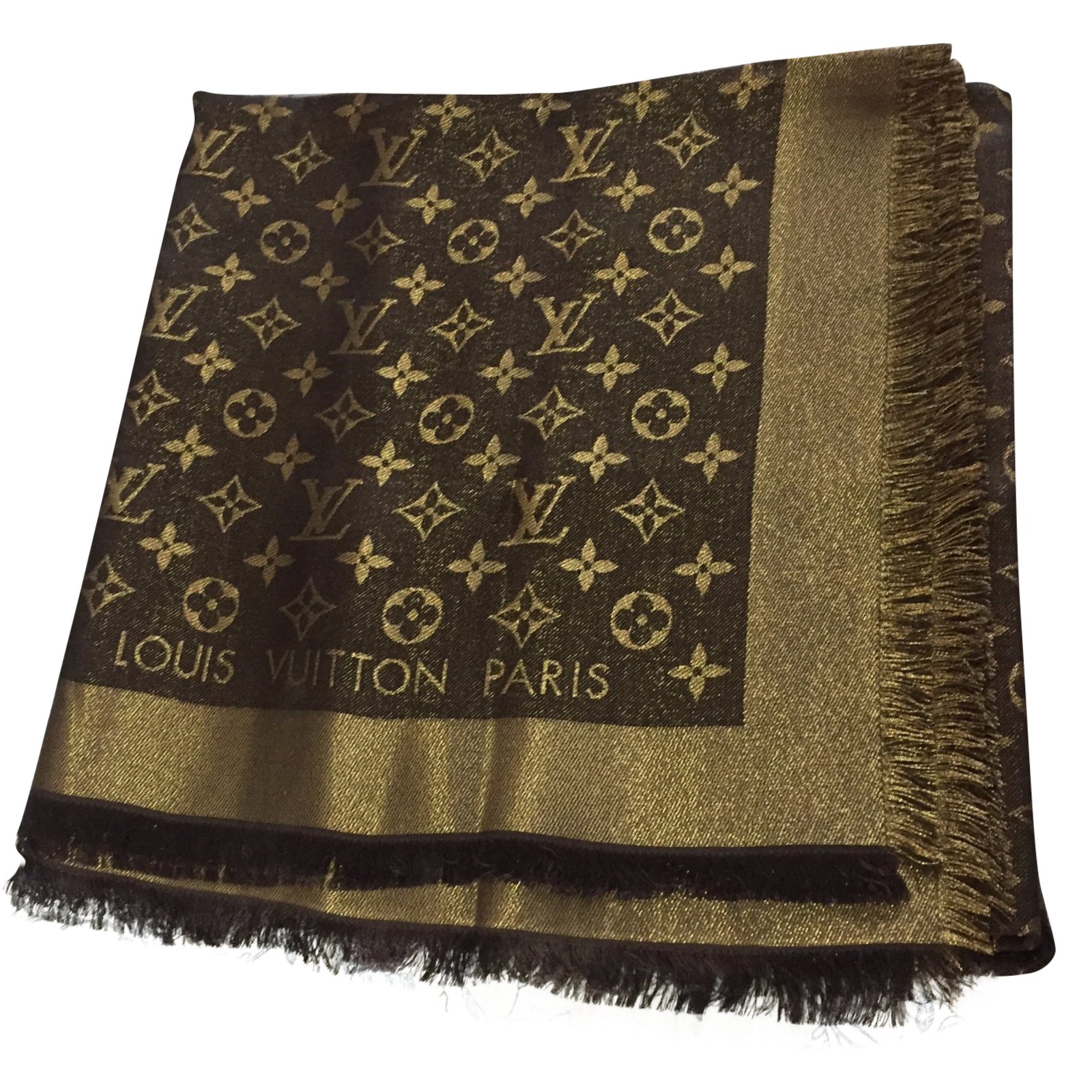 Louis Vuitton Ladies Scarves | NAR Media Kit