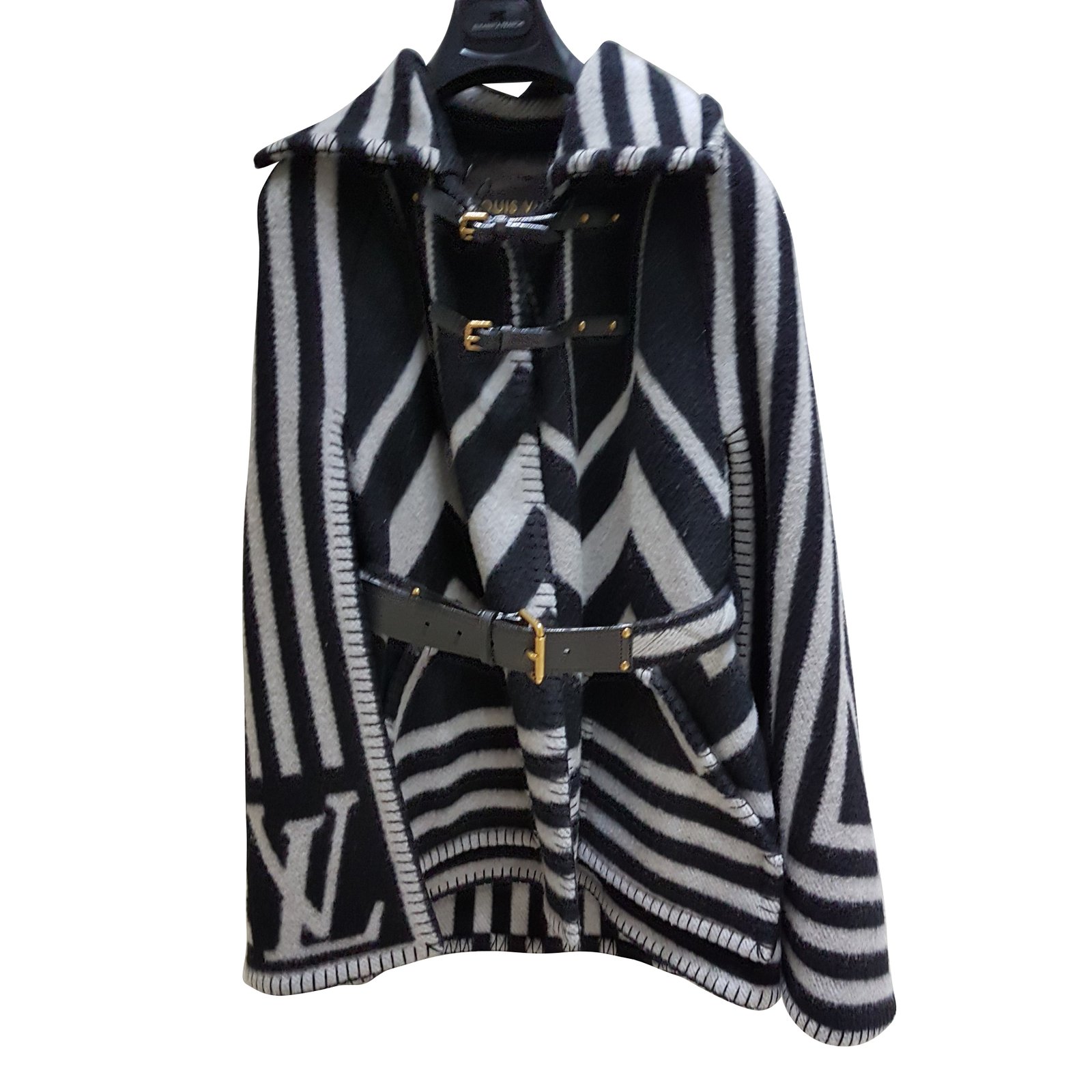 Louis Vuitton Cape Coats, Outerwear Wool Other ref.55139 - Joli Closet