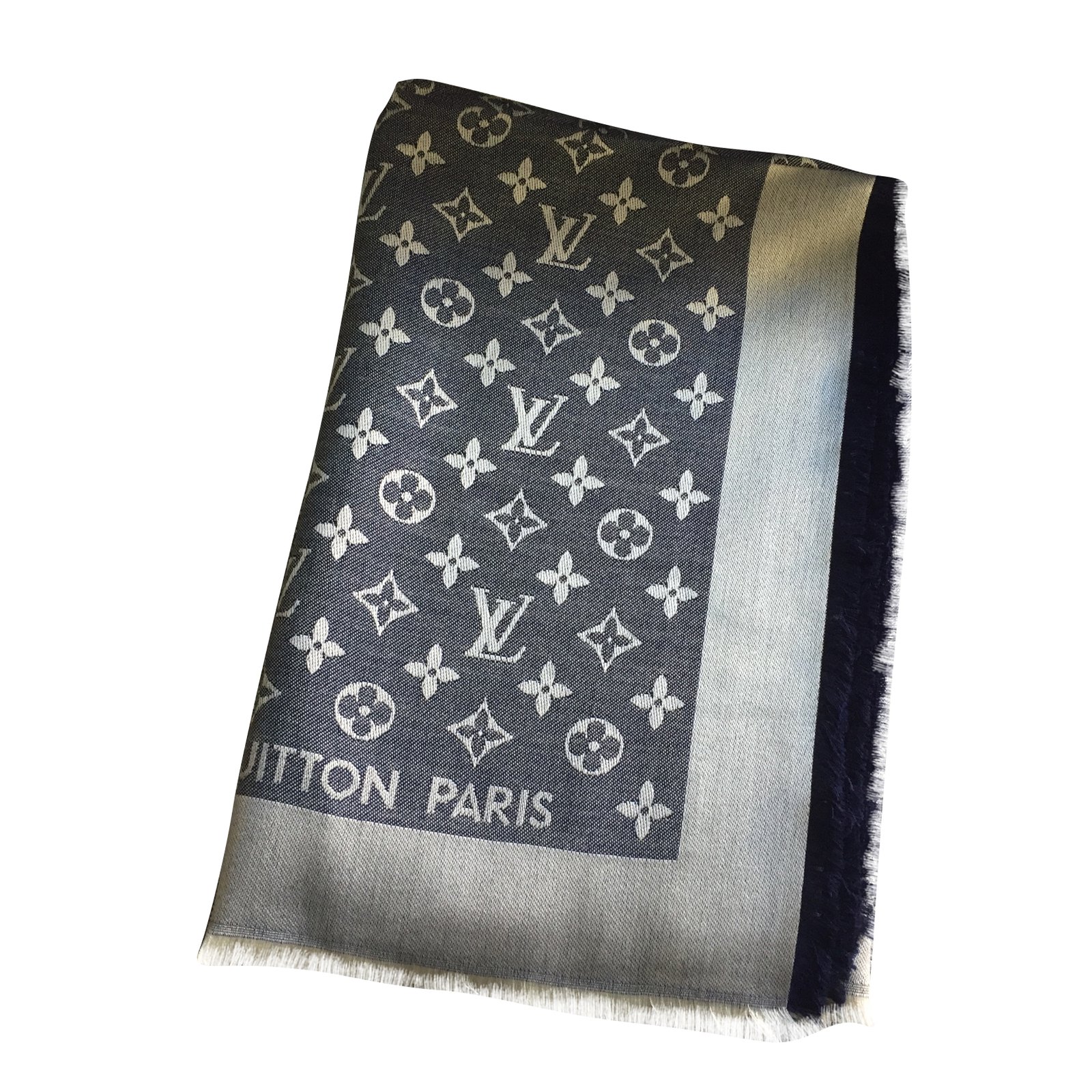 Strawberry Leopard: Louis Vuitton Shawl Monogram  Stile di moda, Sciarpe  alla moda, Capi d'abbigliamento alla moda