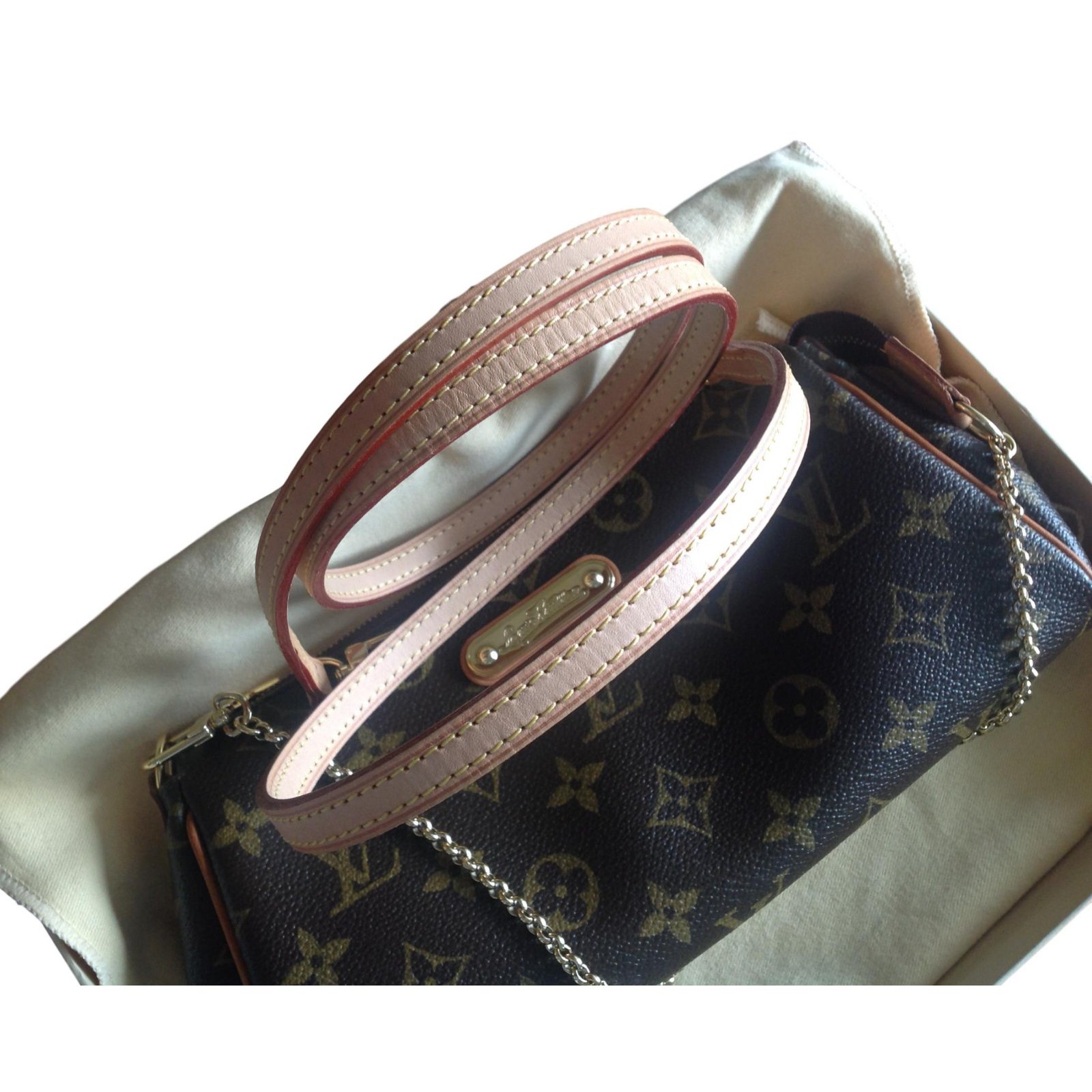 Louis Vuitton Pochette Eva in monogram Brown Patent leather ref