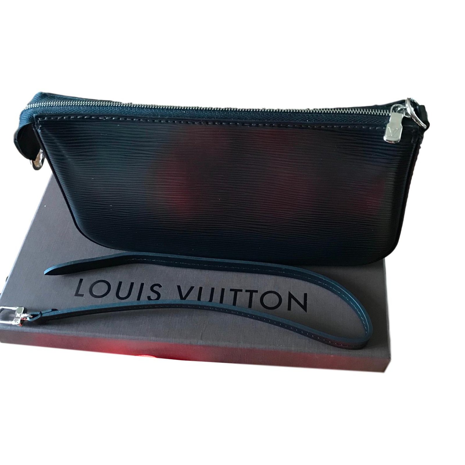 Louis Vuitton Clutch bags Black Leather ref.63494 - Joli Closet