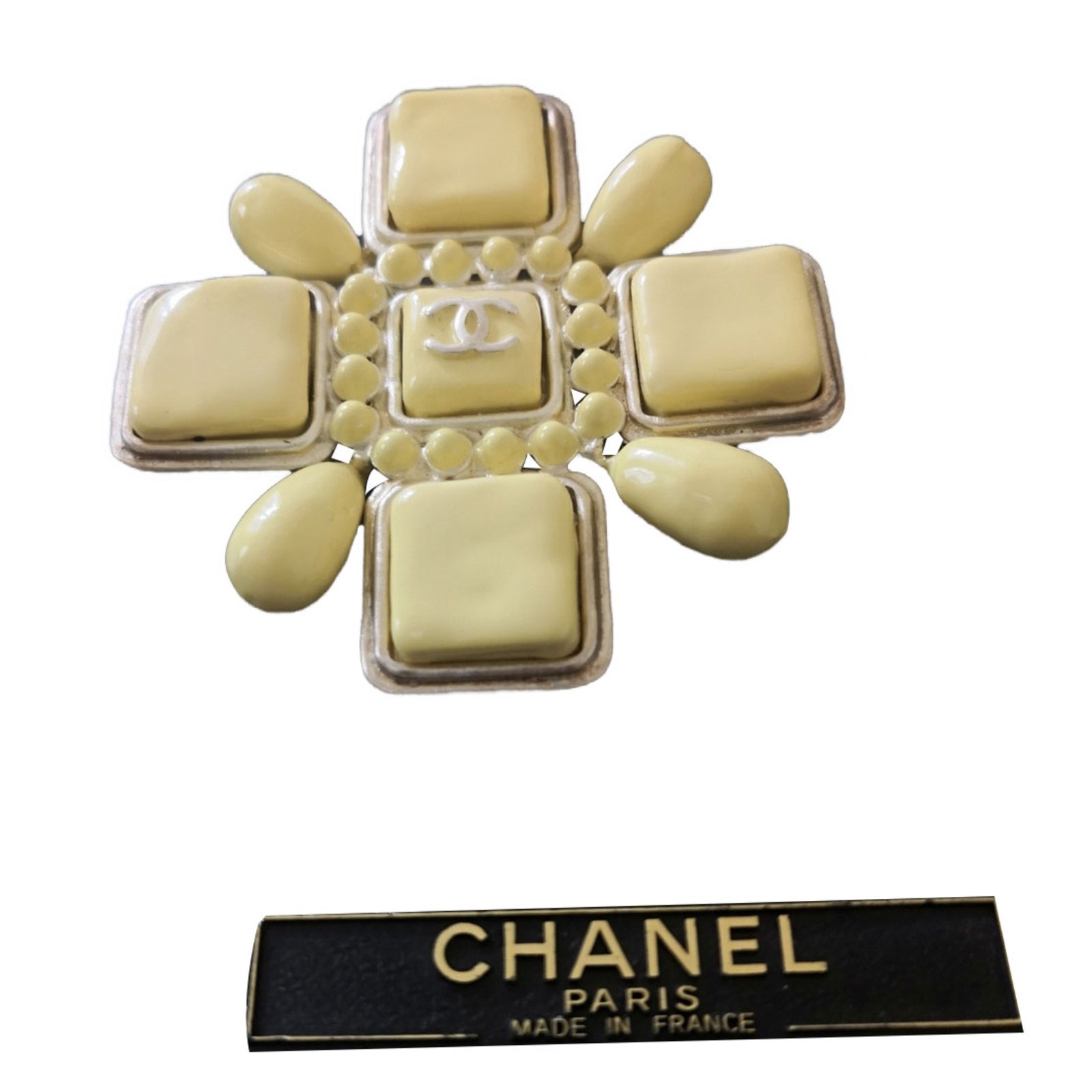 Chanel Vintage Multicolor Gem Pearl Oversized Leaf Brooch Pin – Amarcord  Vintage Fashion