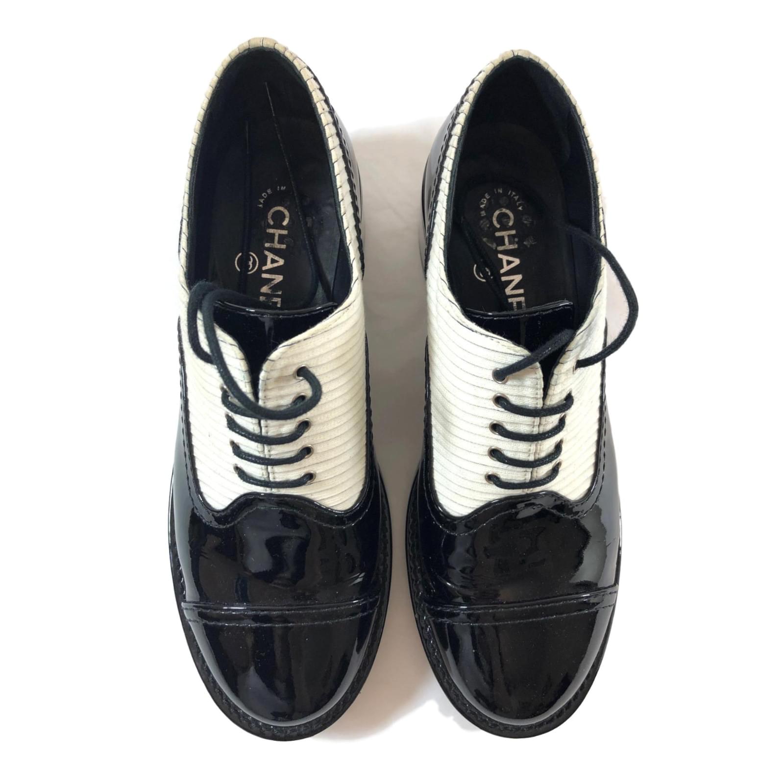 Chanel Derby shoes Black White Patent leather Cloth ref.68680