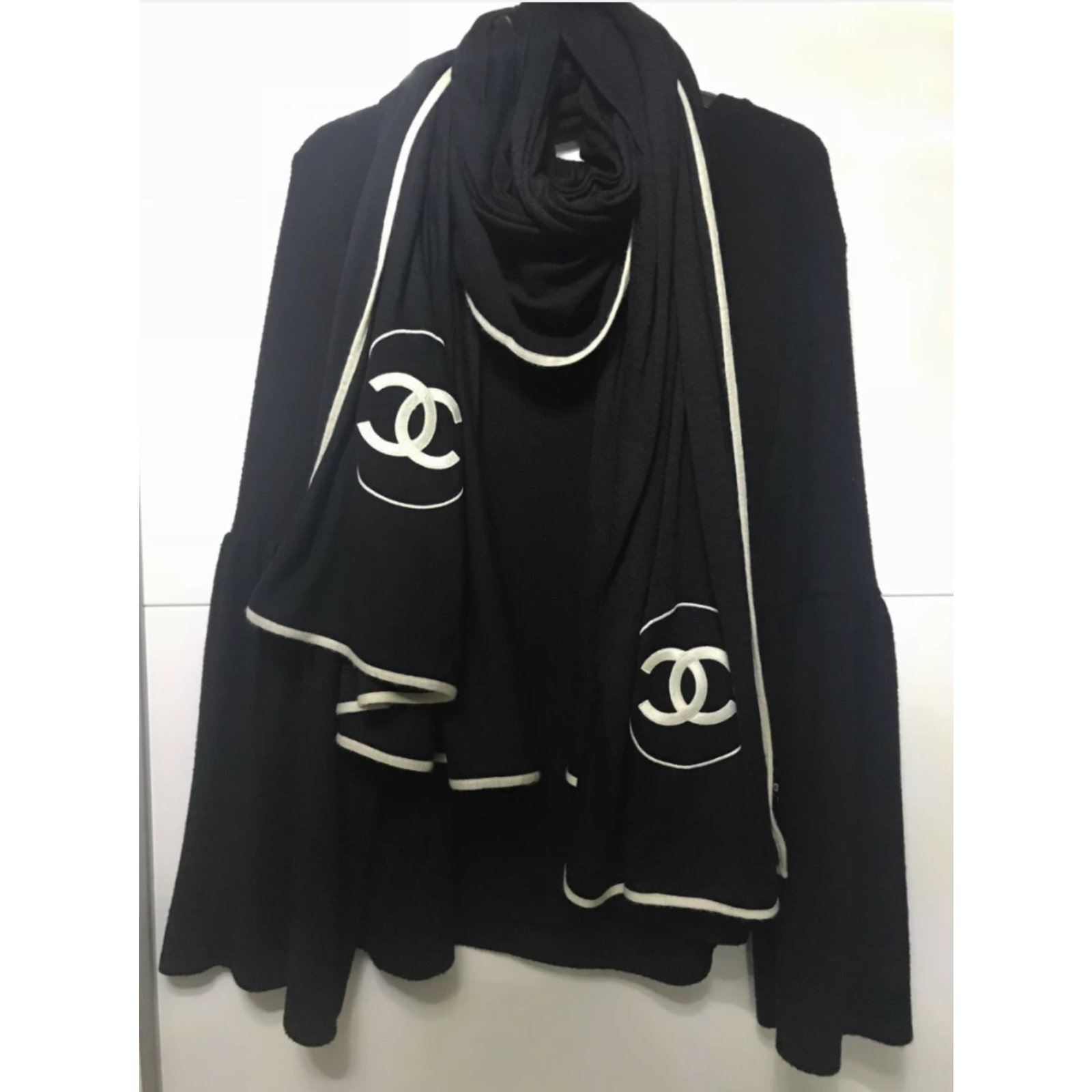 Chanel Scarves Black Cashmere ref.70681 - Joli Closet
