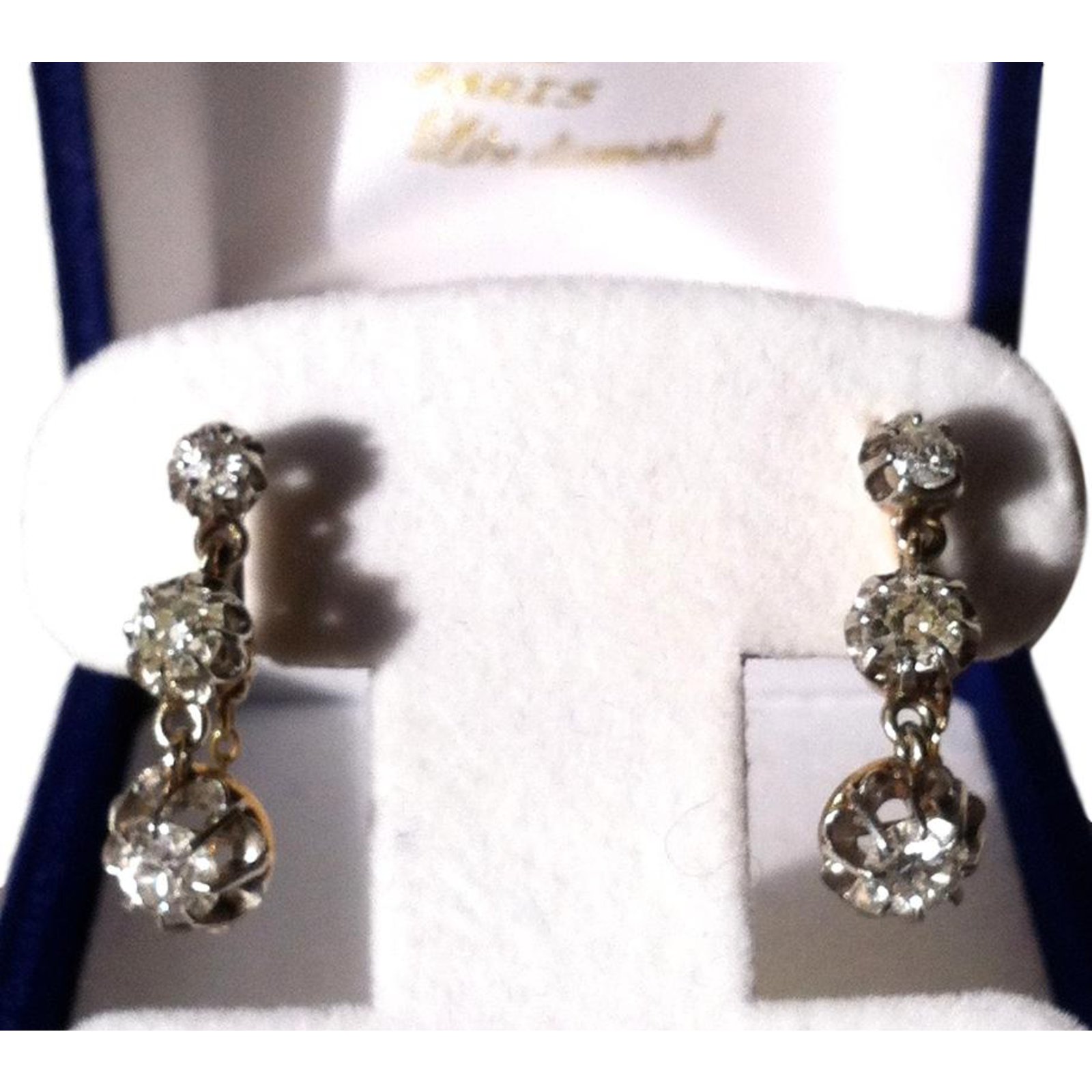 Boucles d'oreilles dormeuses anciennes diamants en platine et or