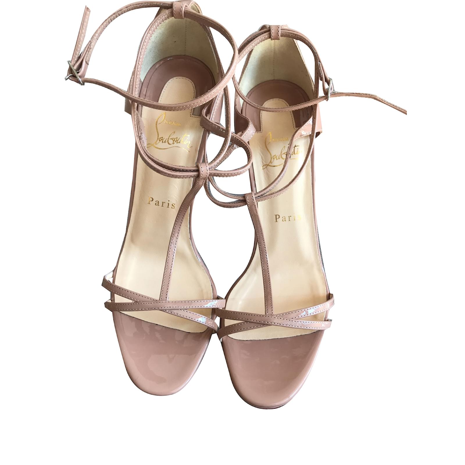 sandálias louboutin