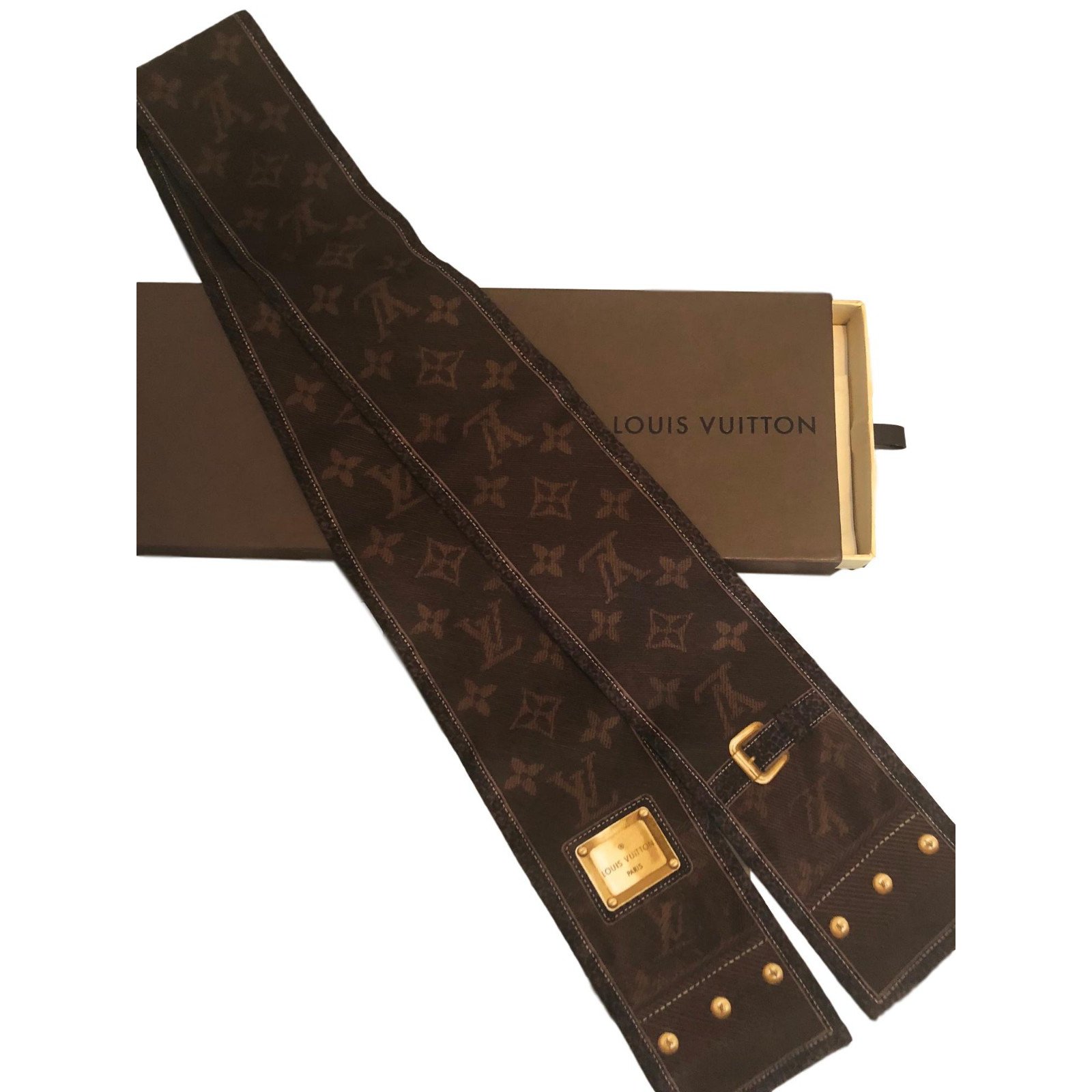 Louis Vuitton Scarves Brown Silk ref.78065 - Joli Closet