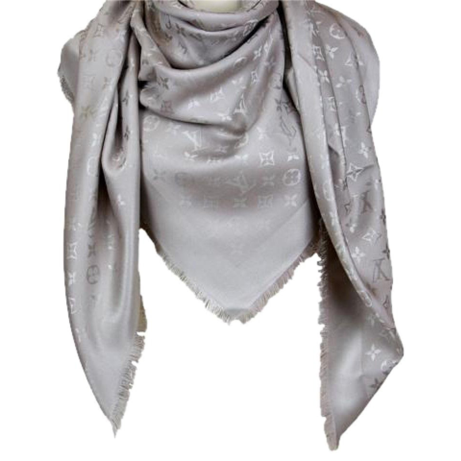 Louis Vuitton Monogram scarf Beige Silk ref.747700 - Joli Closet
