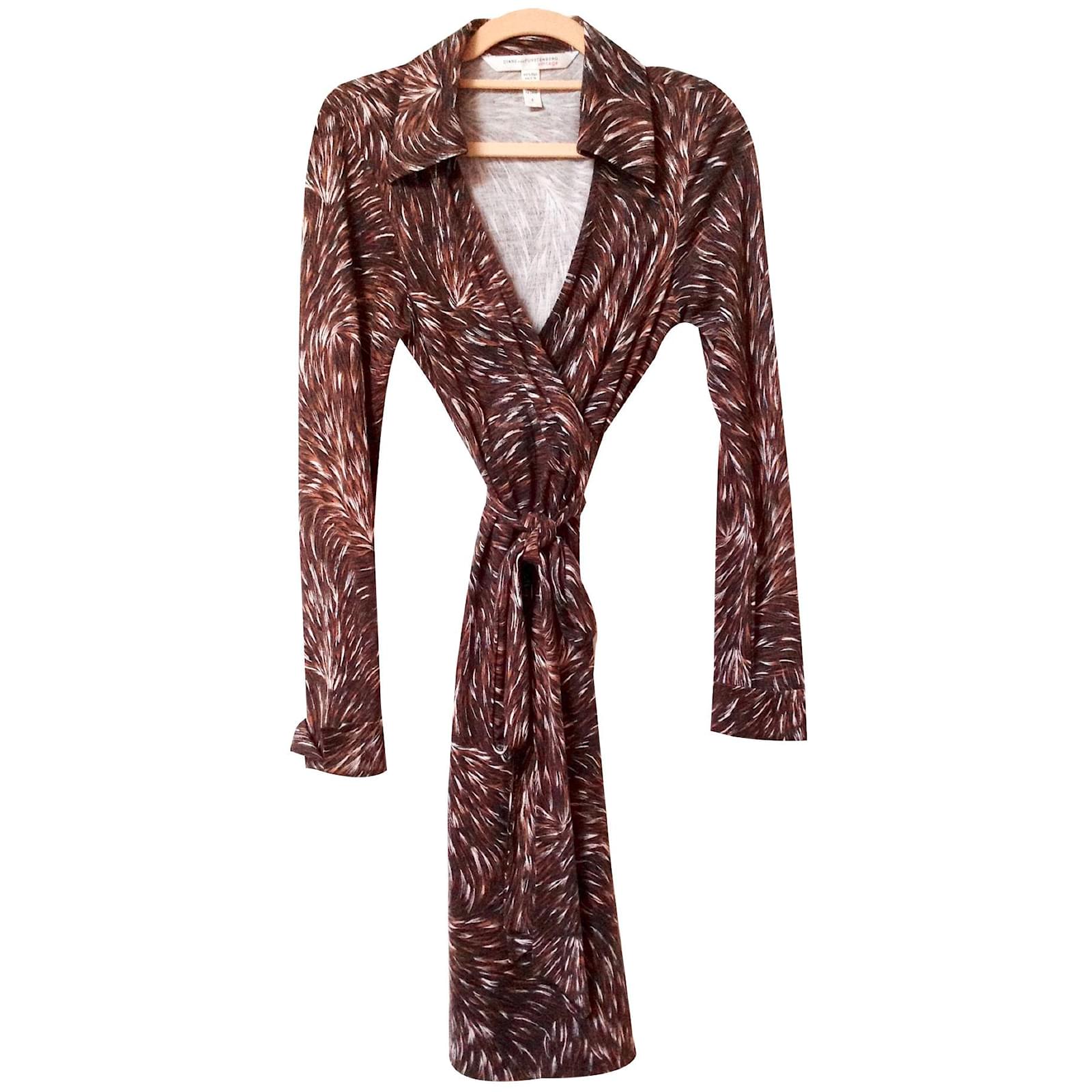 Diane Von Furstenberg Abito iconico Wrap con colletto Marrone Seta