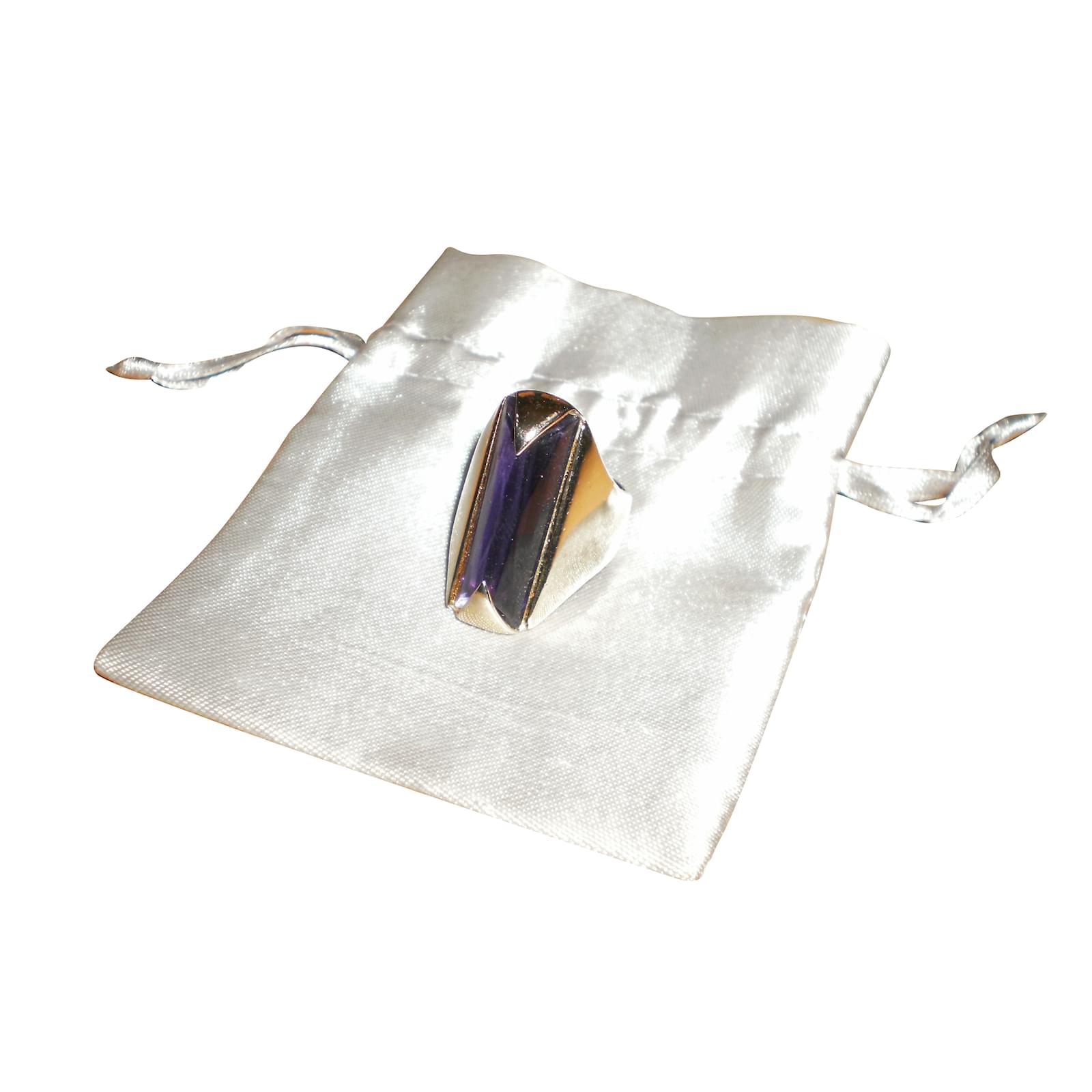 thierry-mugler-golden-metal-