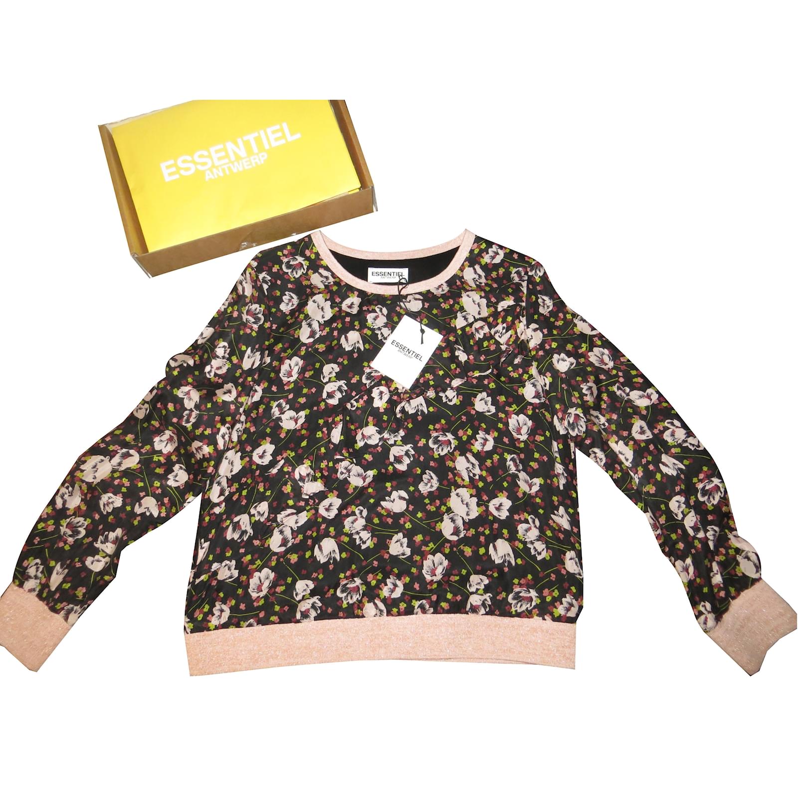 Essentiel Antwerp Colorful Continents Sweater Essentiel Antwerp