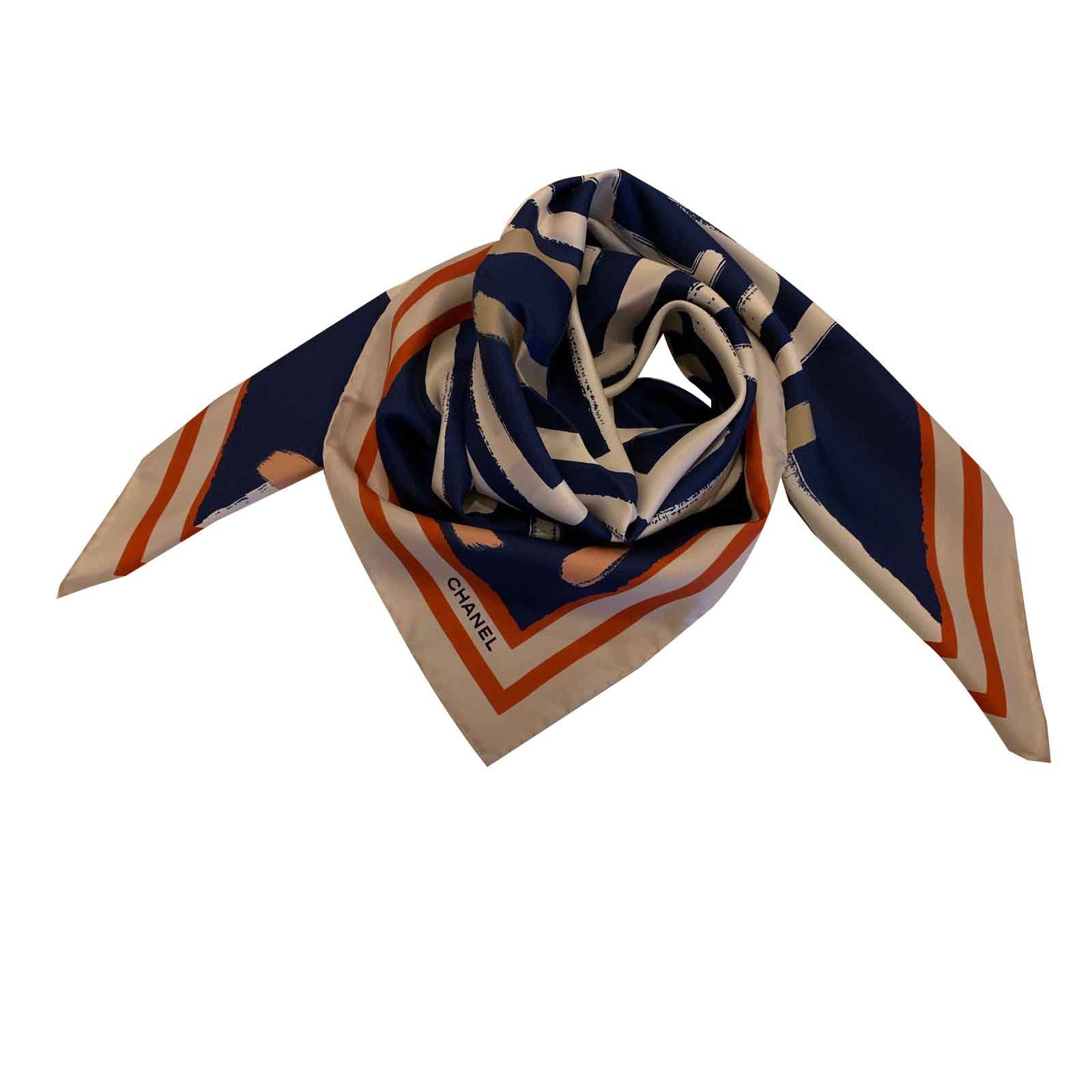 Chanel silk scarf Navy blue ref.91907 - Joli Closet