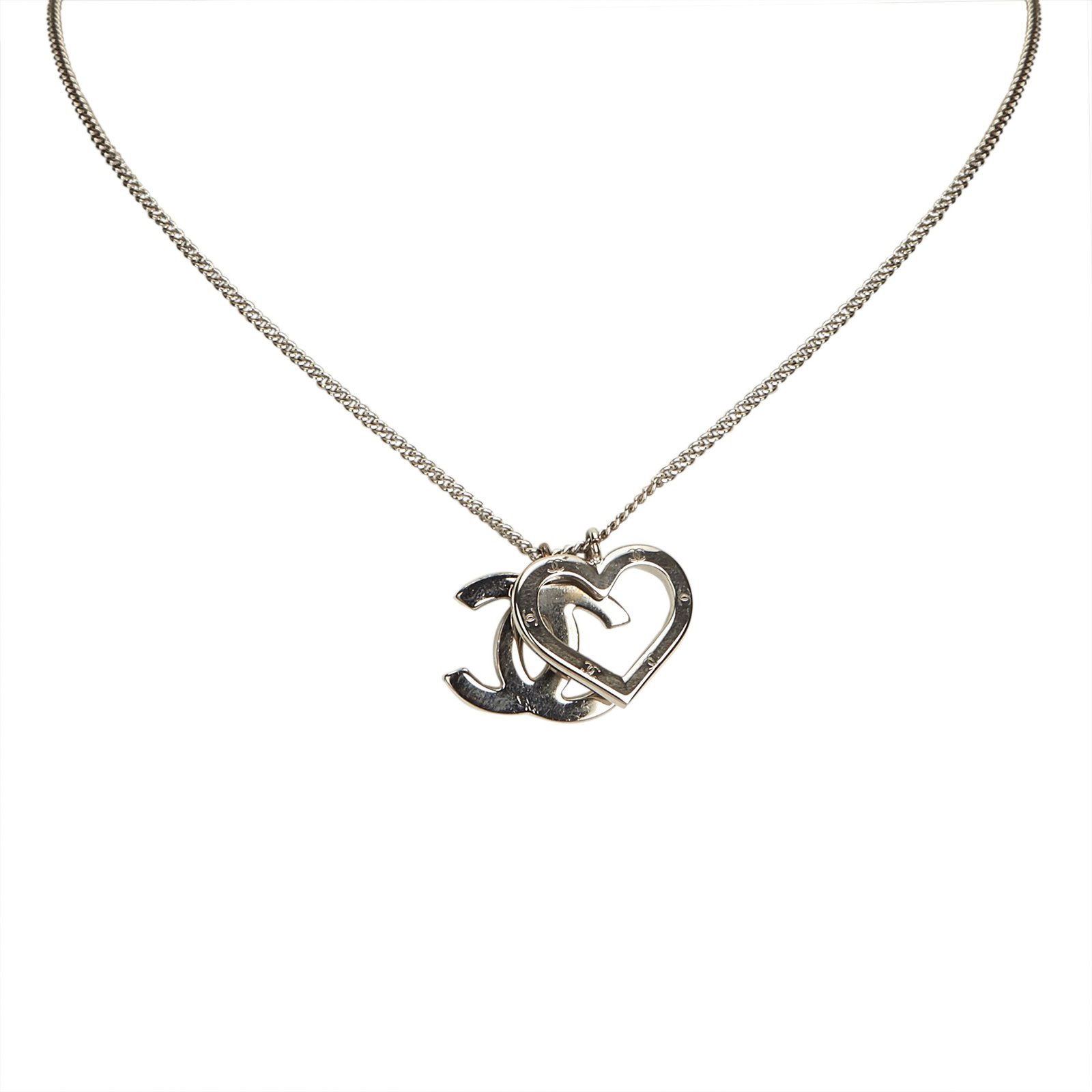Chanel Heart Pendant Necklace Silvery Silver Metal ref.92737 - Joli Closet