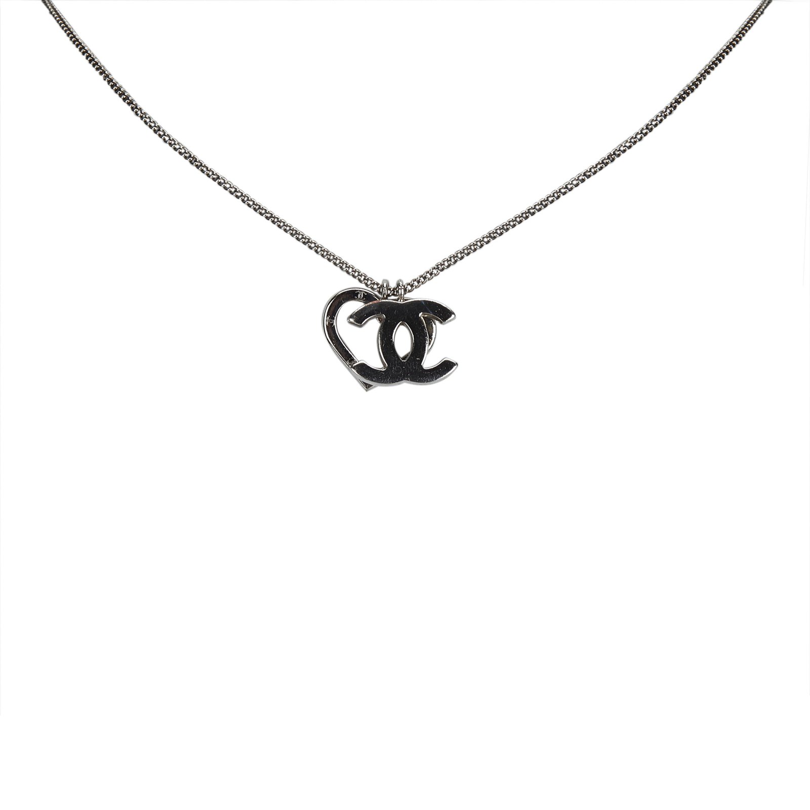 Chanel Heart and CC Pendant Necklace Silvery Metal ref.102144 - Joli Closet