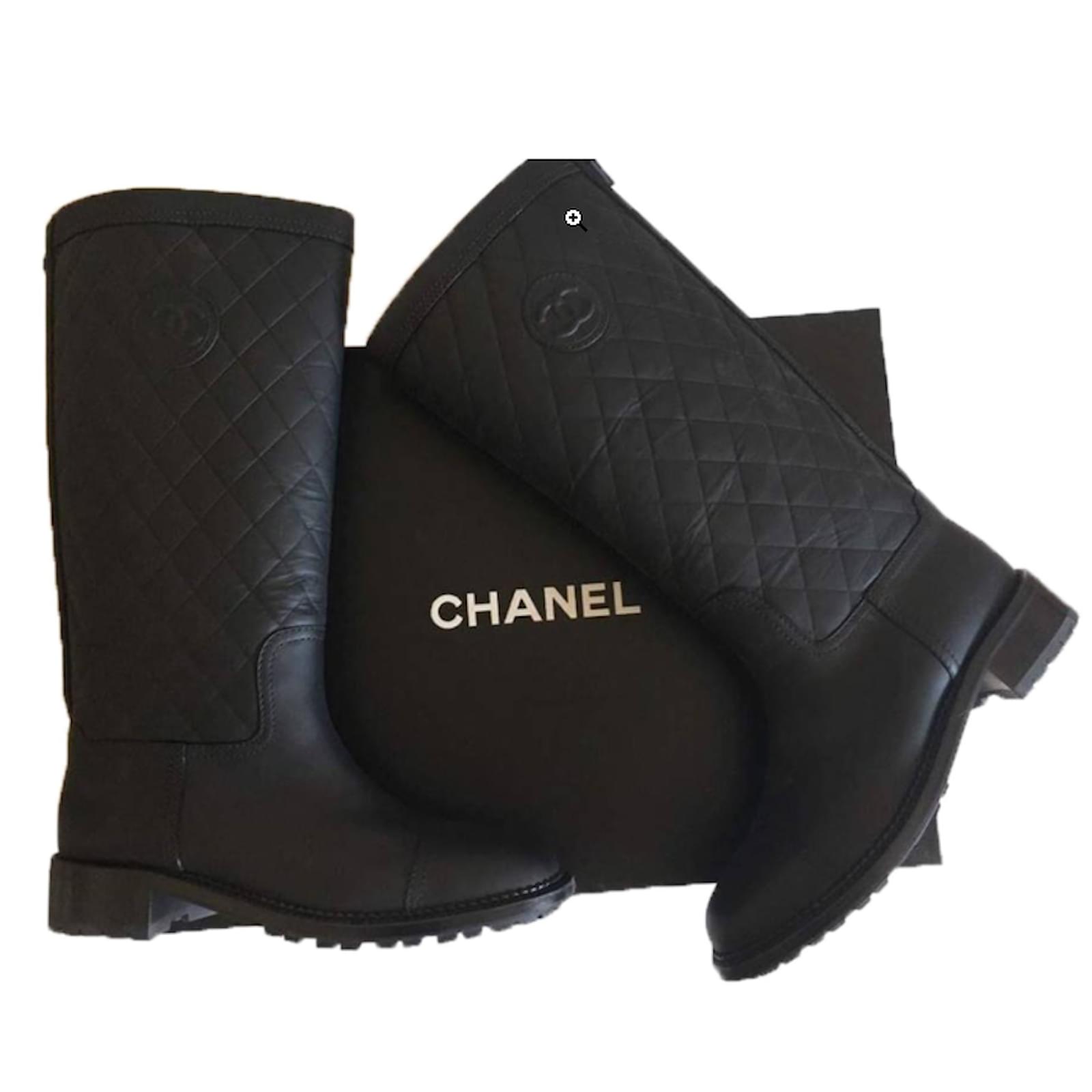 Chanel Uniform Black Leather ref.162730 - Joli Closet