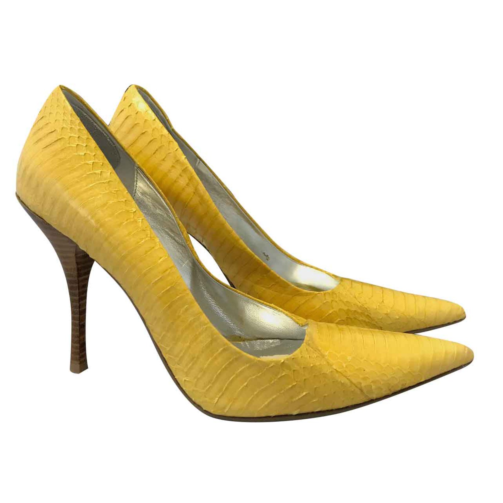 Dune 2025 yellow heels