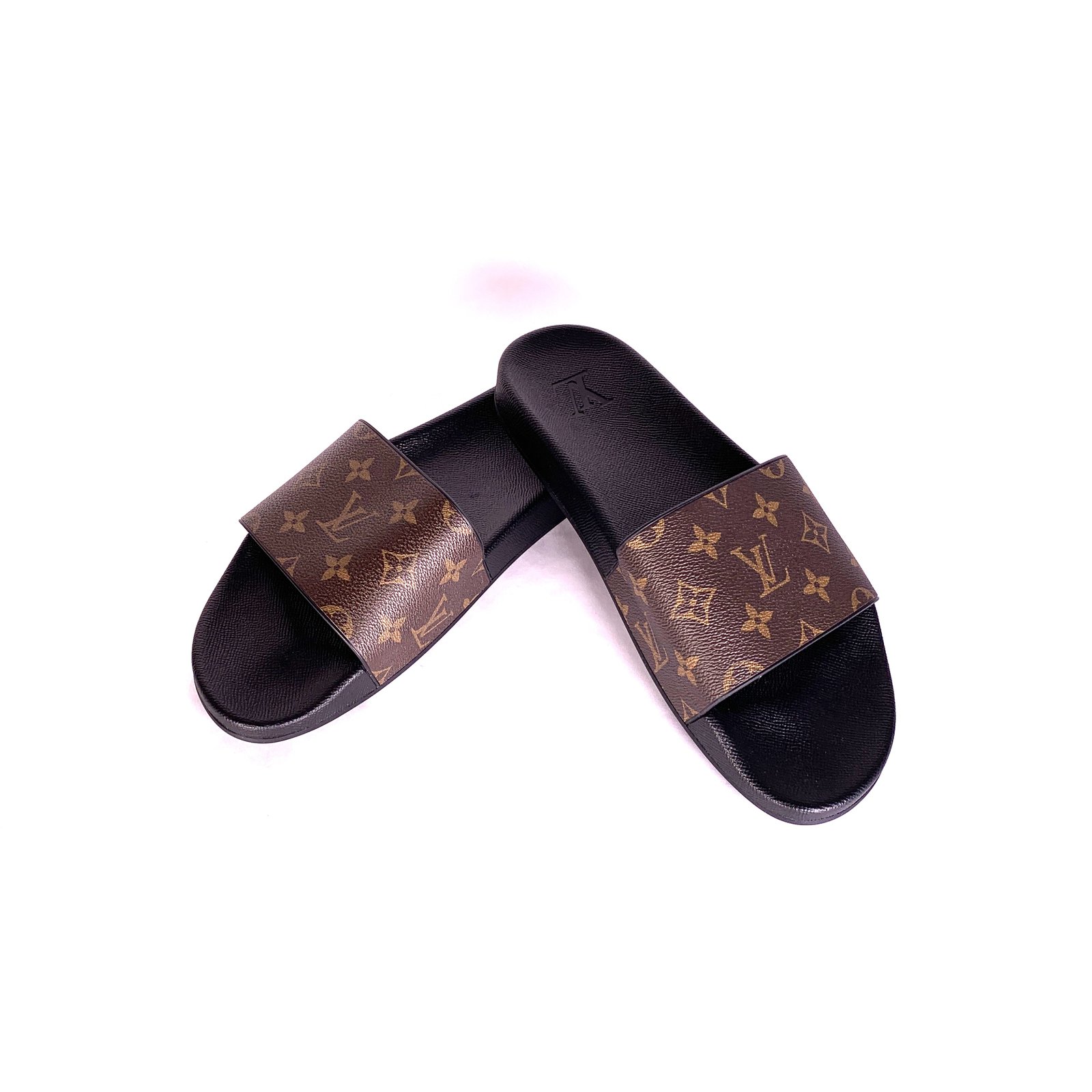 Second hand Louis Vuitton Men Sandals - Joli Closet