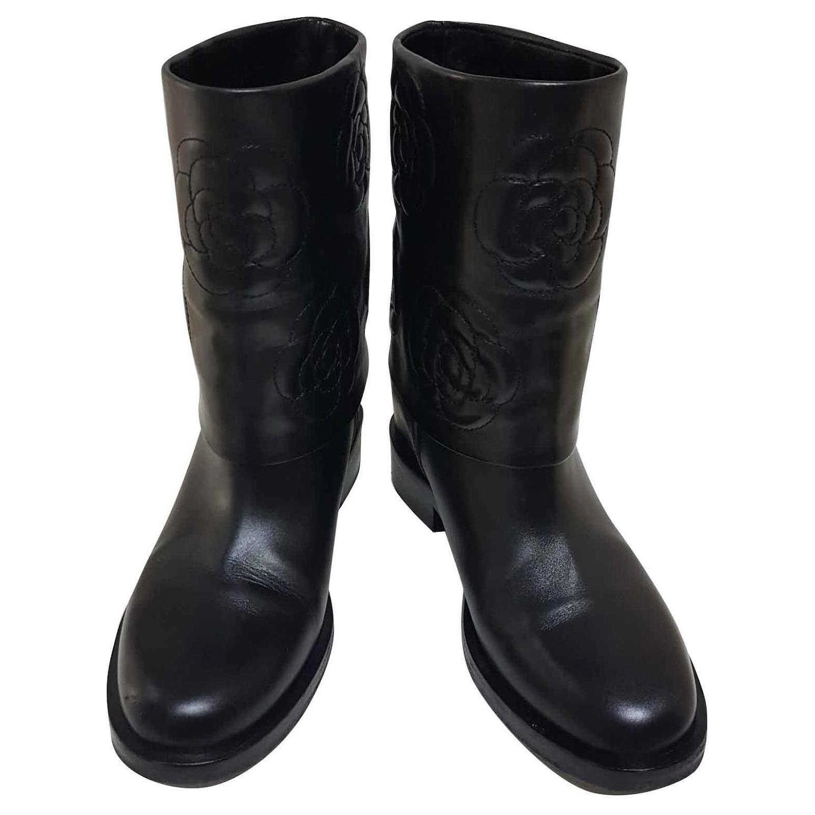 Botins Chanel Preto Couro ref.111748 - Joli Closet