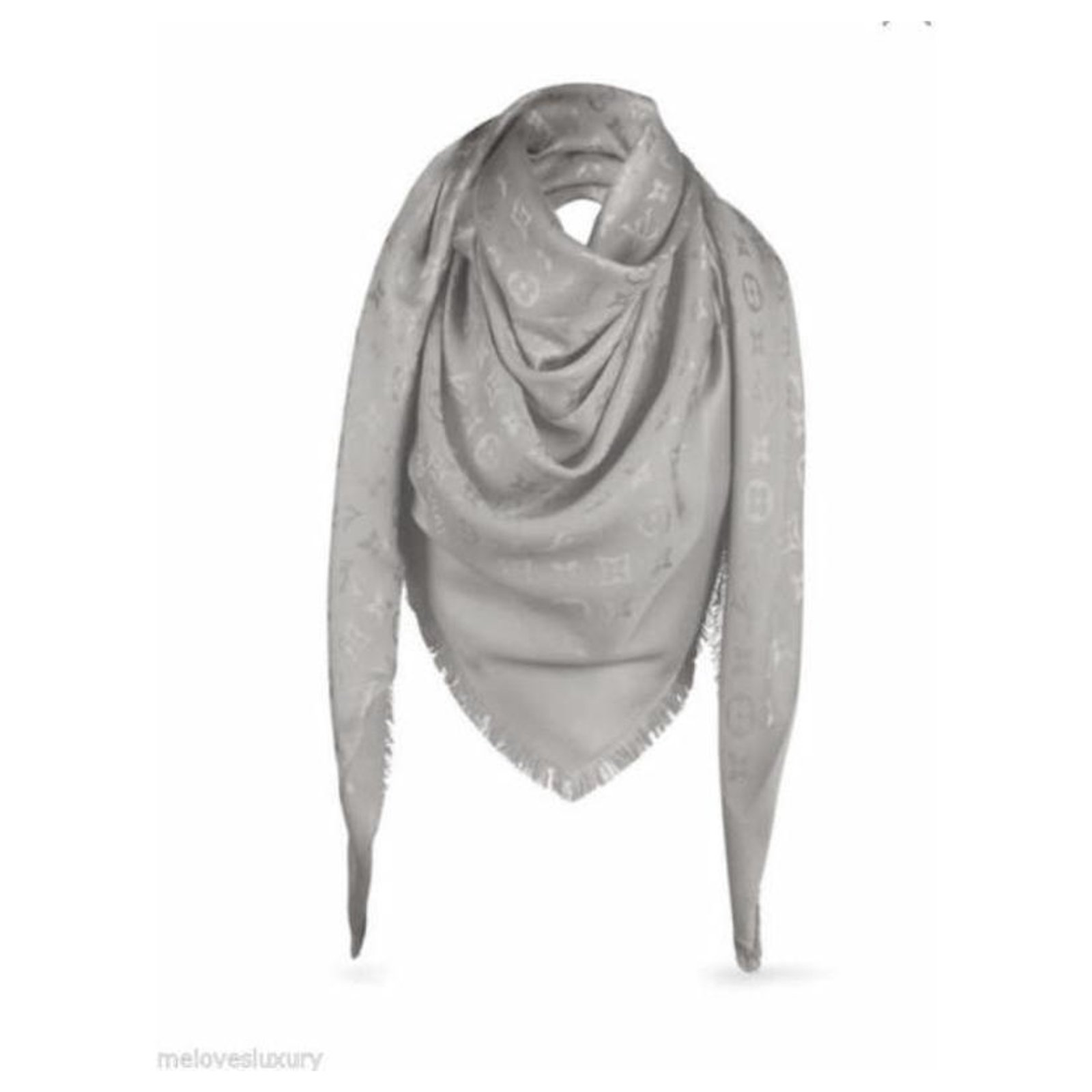 Louis Vuitton Monogram Scarf Beige Silk ref.119359 - Joli Closet