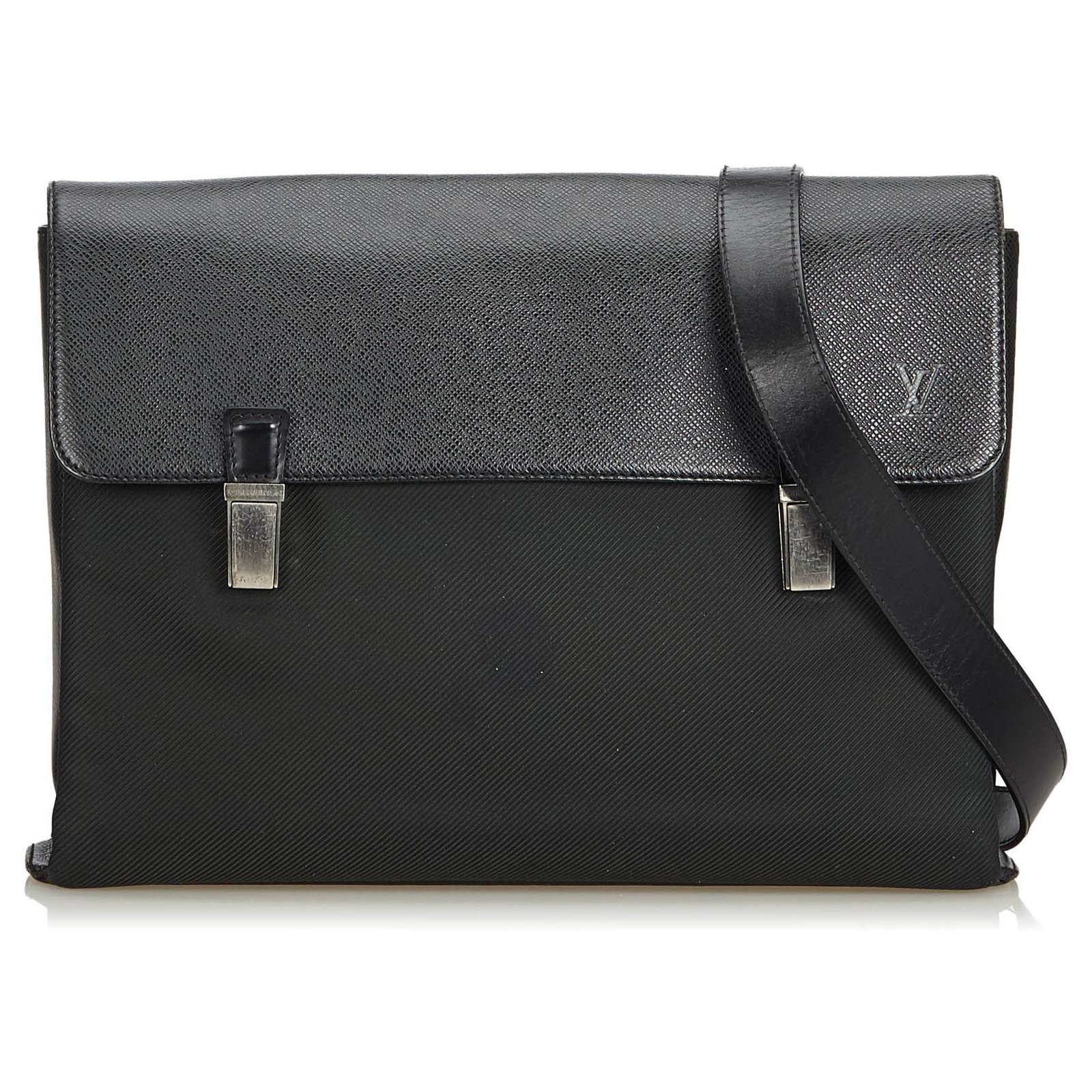 Authentic Louis Vuitton Taiga Leather Saratov GM Messenger Bag