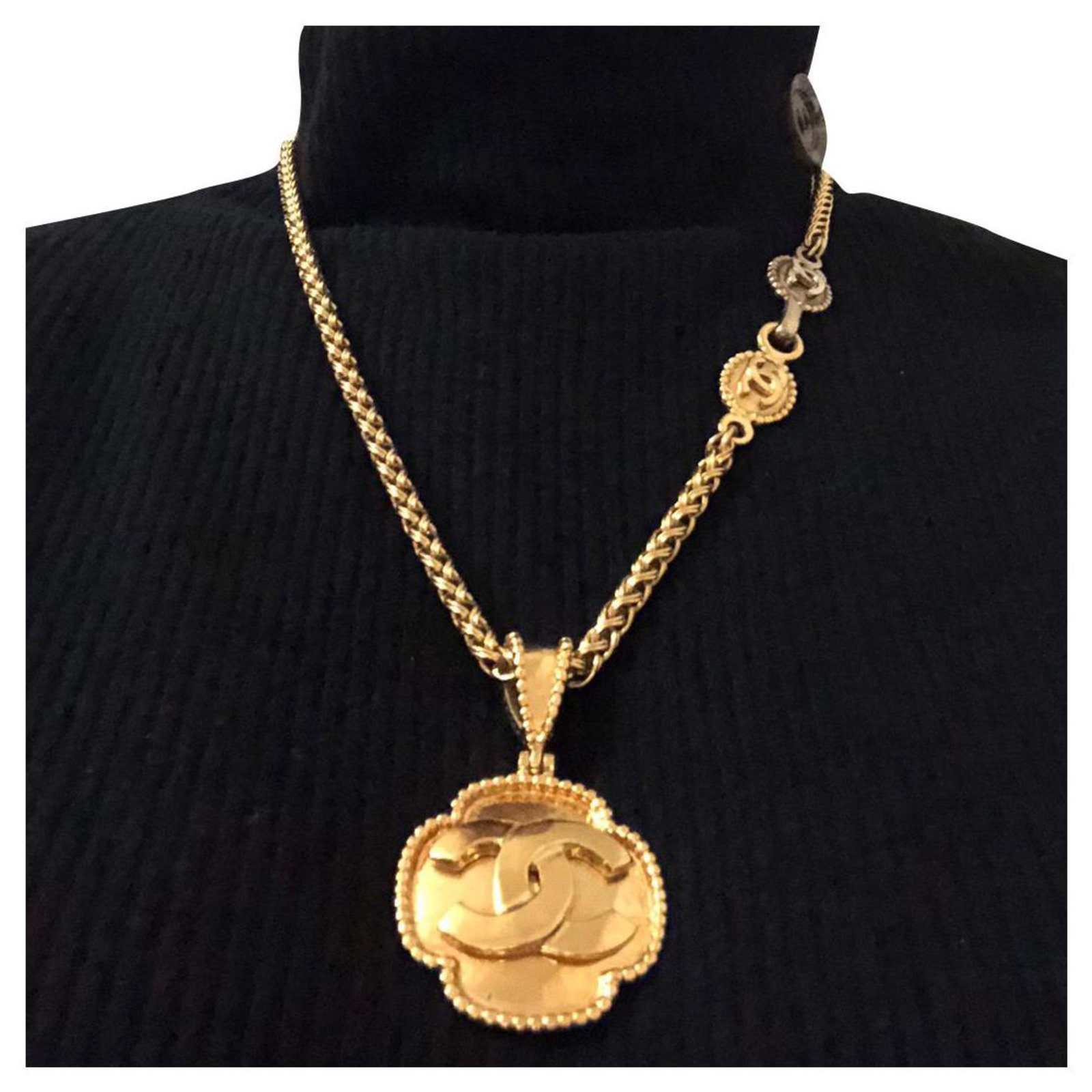 Chanel // Gold Crystal Chainlink Coin Pendant Necklace – VSP Consignment