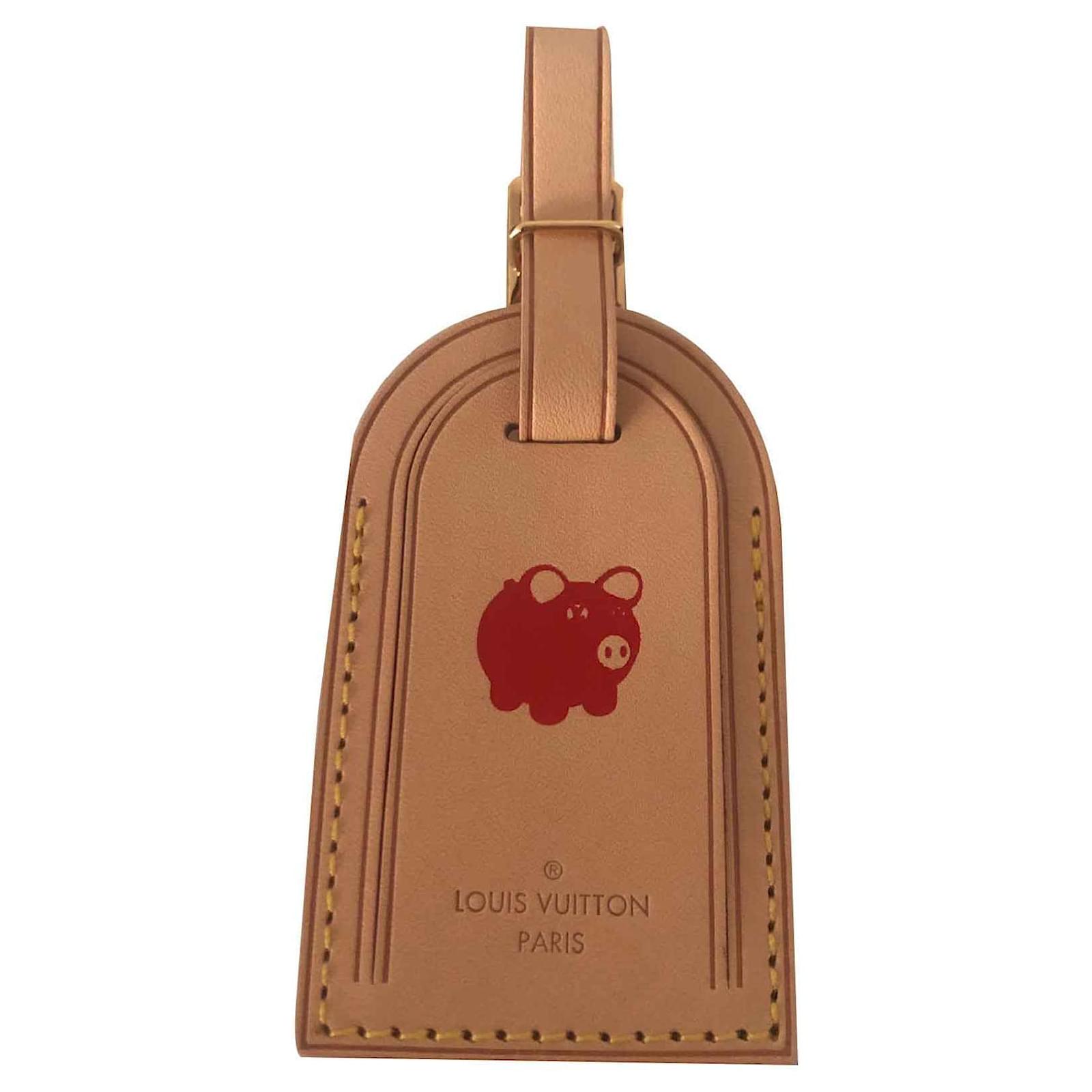 Louis Vuitton Bag charms Red Beige Leather ref.123903 - Joli Closet