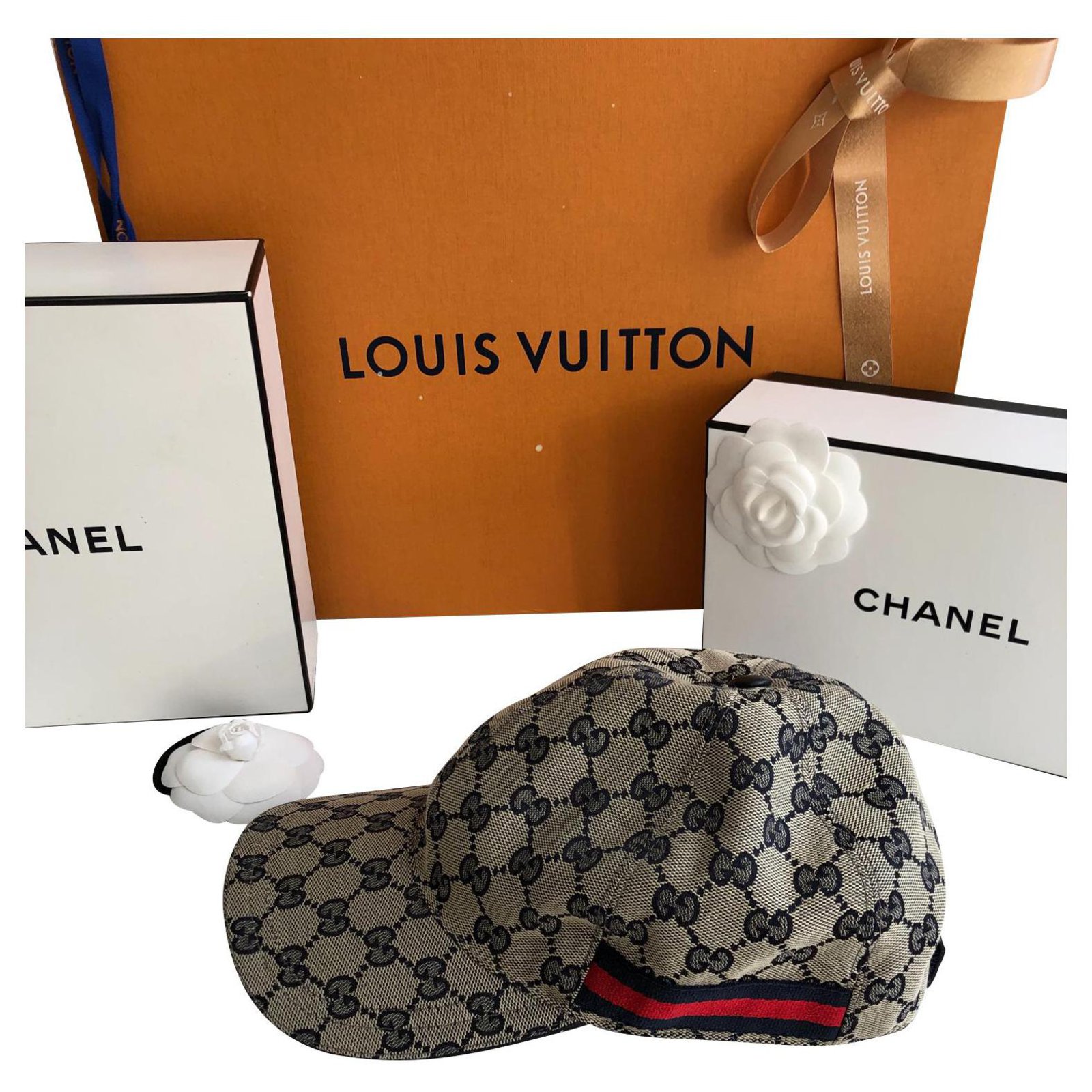 Second hand Louis Vuitton Hats - Joli Closet