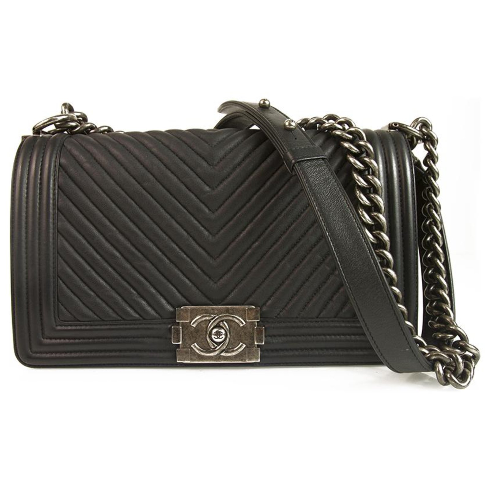 Chanel Diagonally Chevron Quilted Lambskin Le Boy Medium black leather flap  bag Dark blue ref.130814 - Joli Closet
